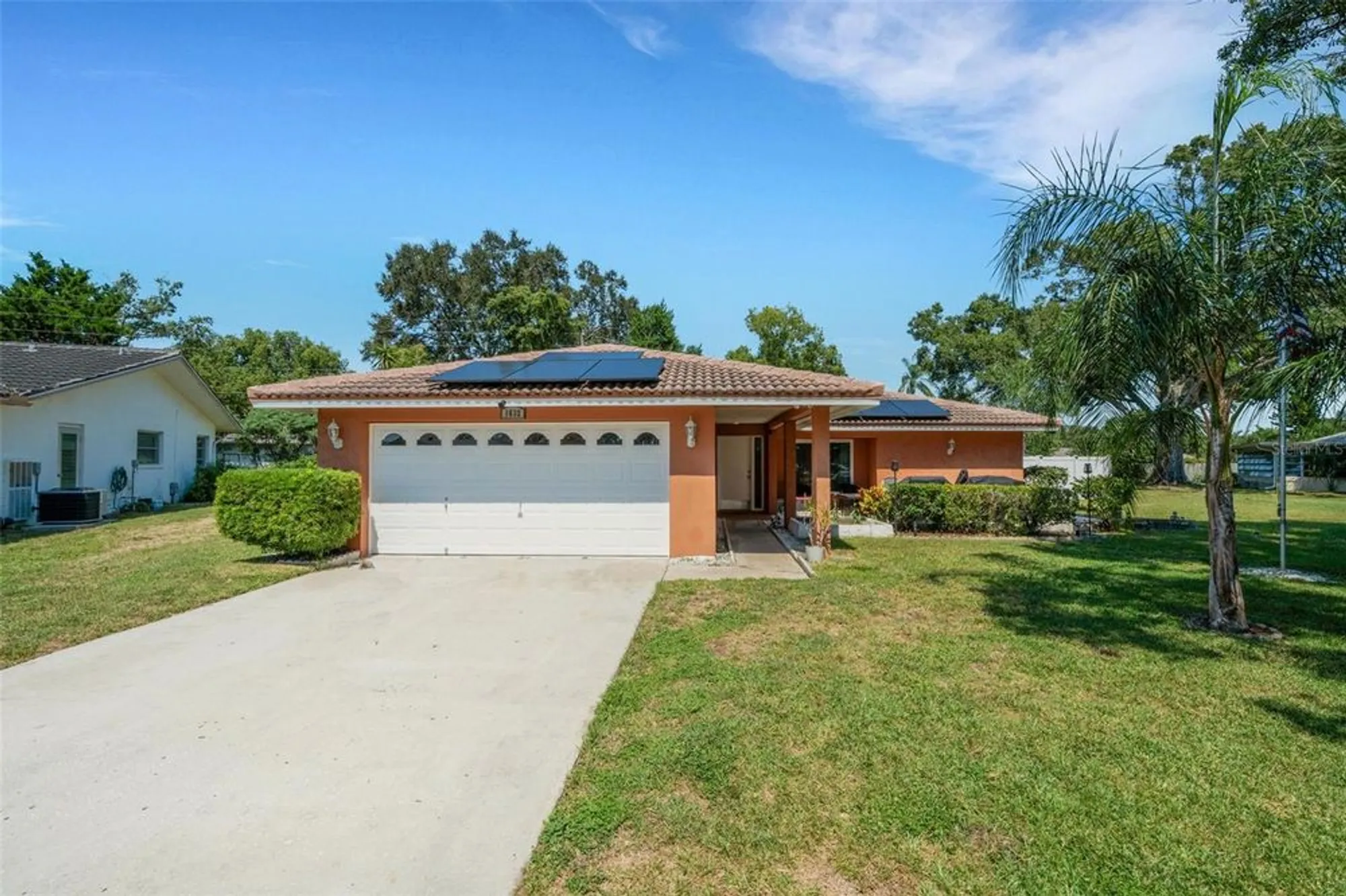 Property Slideshow image 1 of 39 | 1632 heather pl, Palm Harbor, FL, 34684