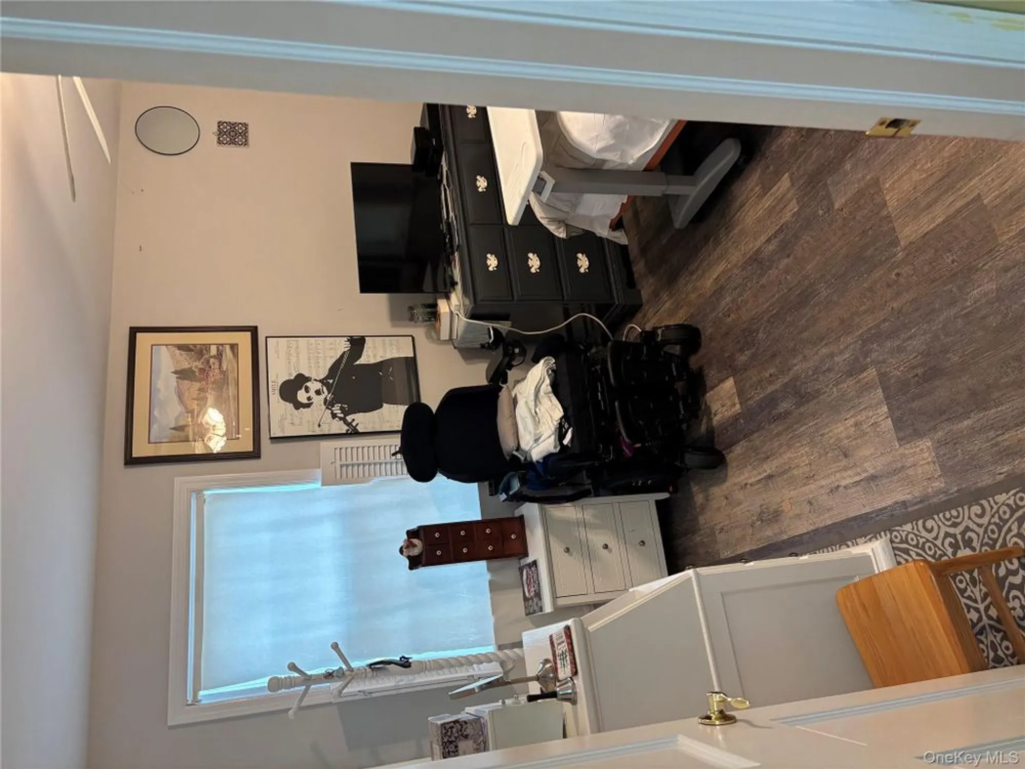 Property Slideshow image 18 of 21 | 190 canterbury dr, Ridge, NY, 11961