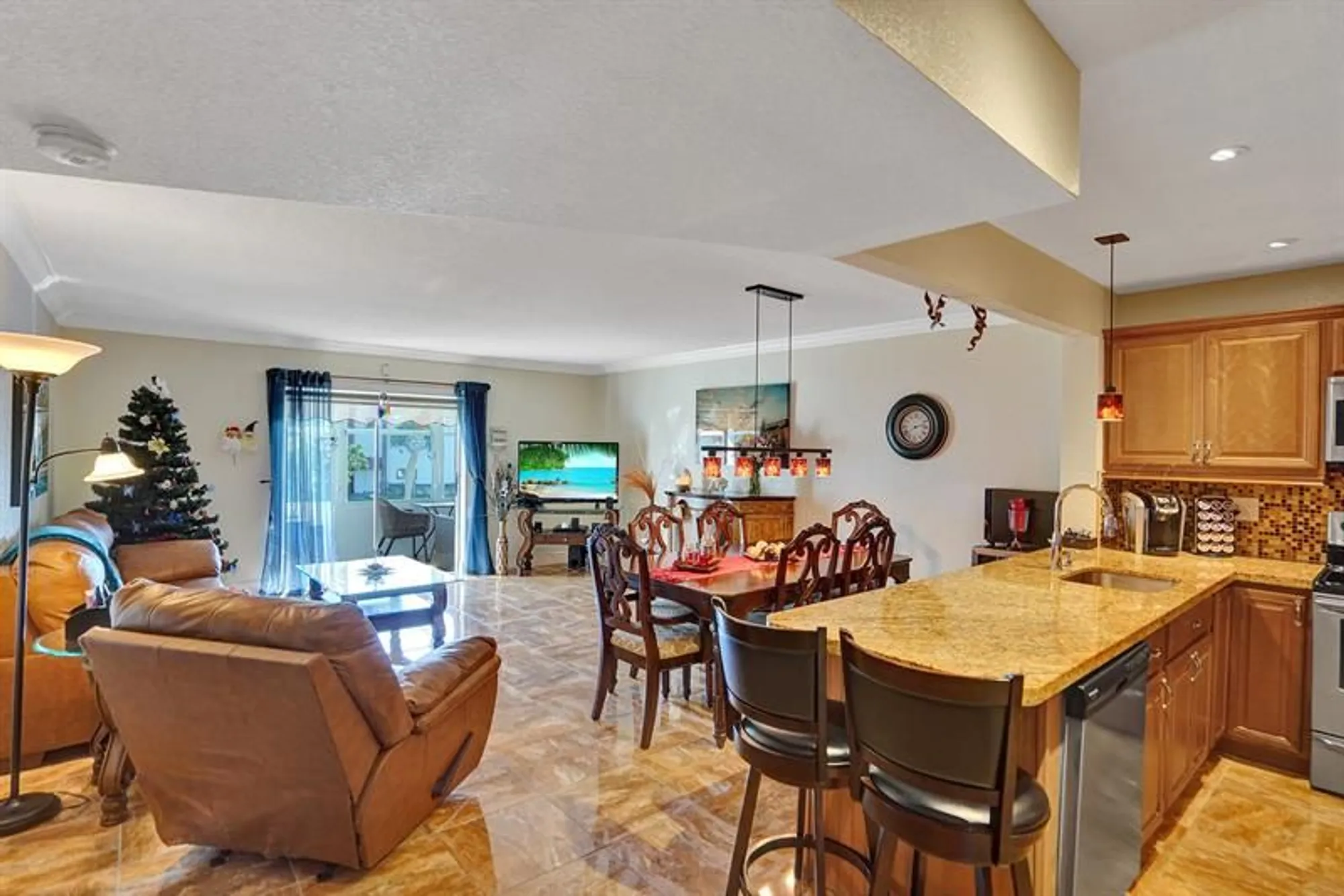 Property Slideshow image 21 of 36 | 4751 nw 21st st 202, Lauderhill, FL, 33313