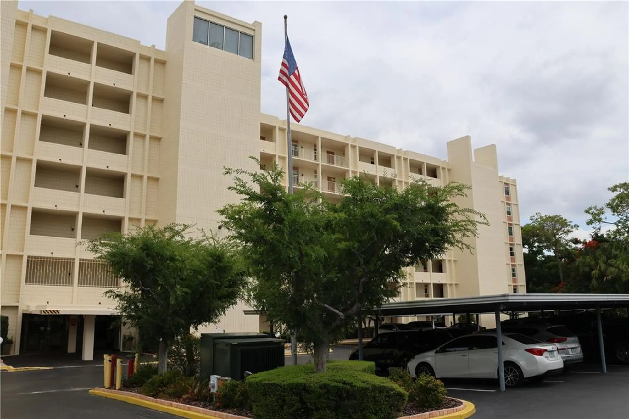 Property Slideshow image 2 of 44 | 700 mirror ter 303, Winter Haven, FL, 33881