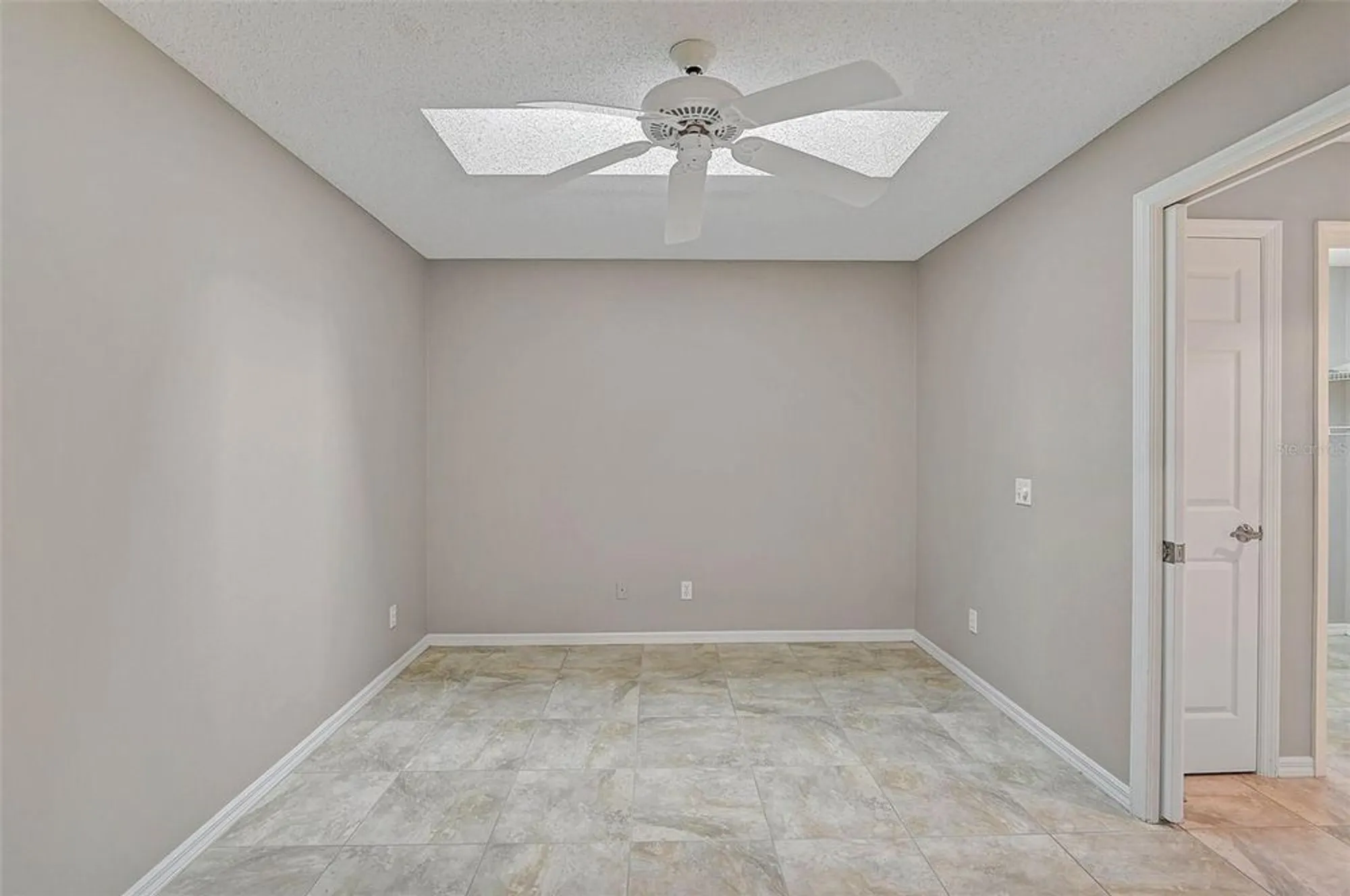 Property Slideshow image 12 of 50 | 7146 lakeside dr, Sarasota, FL, 34243