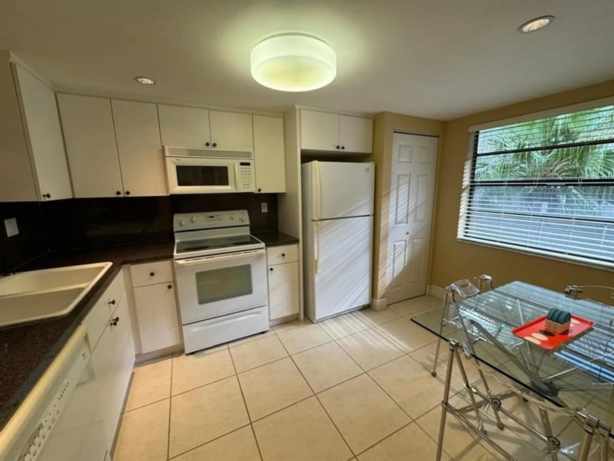 Property Slideshow image 4 of 60 | 900 colony point cir 407, Pembroke Pines, FL, 33026