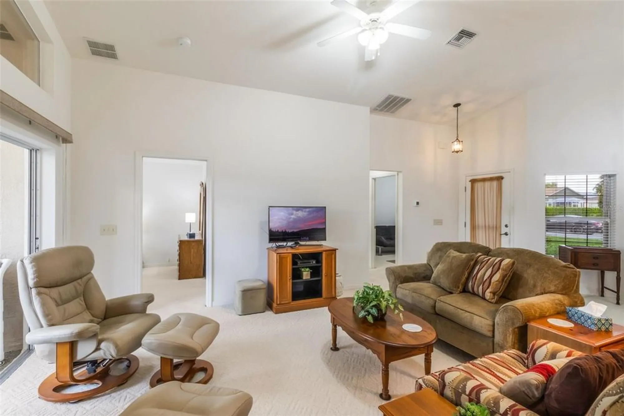 Property Slideshow image 6 of 39 | 464 lake suzanne dr, Lake Wales, FL, 33859