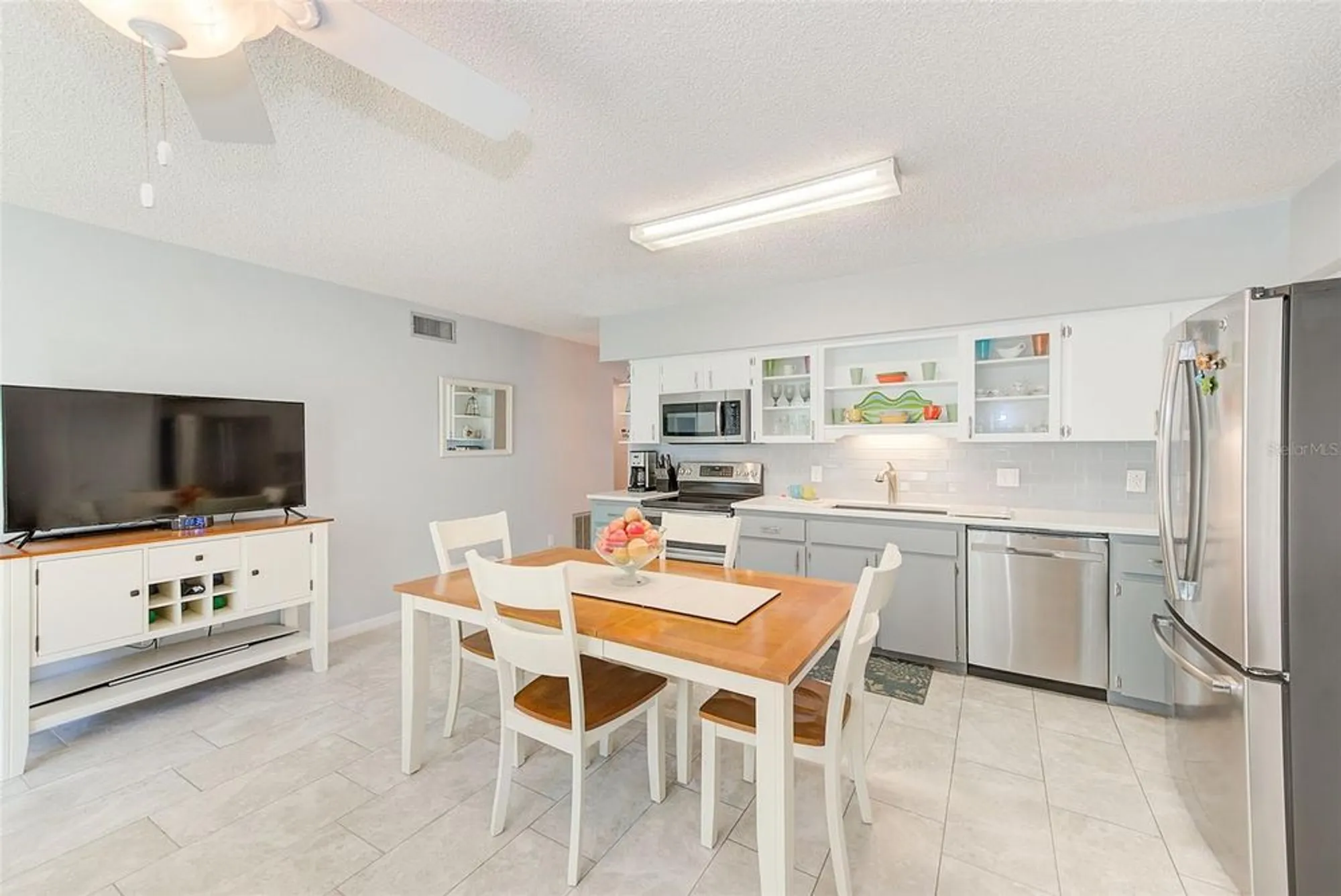Property Slideshow image 11 of 43 | 2229 americus blvd 25, Clearwater, FL, 33763