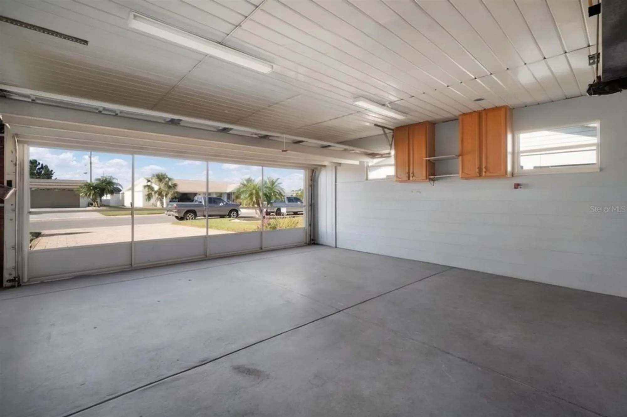 Property Slideshow image 33 of 49 | 609 fox hills dr, Sun City Center, FL, 33573