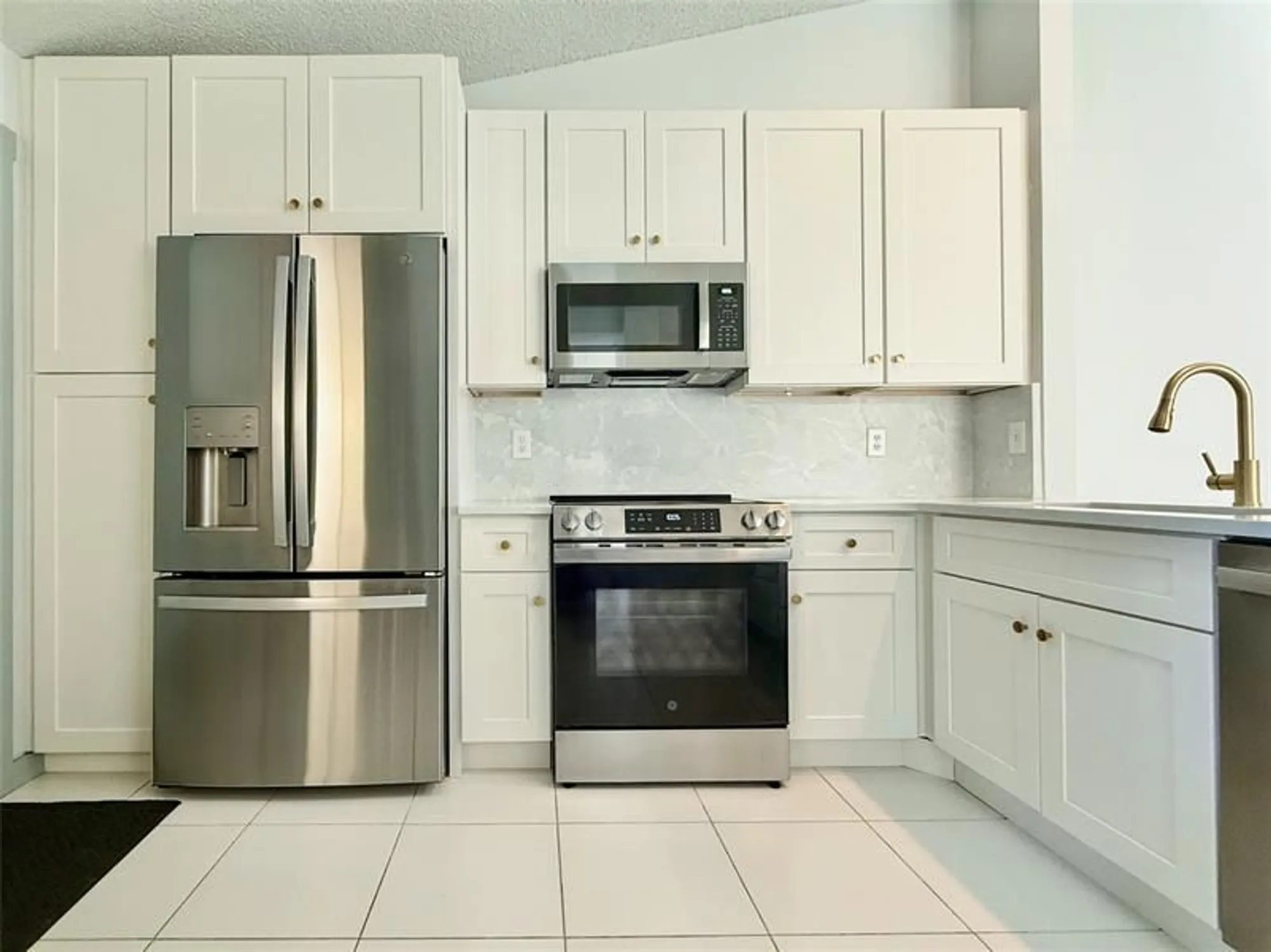 Property Slideshow image 10 of 51 | 5869 sunswept ln b, Boynton Beach, FL, 33437