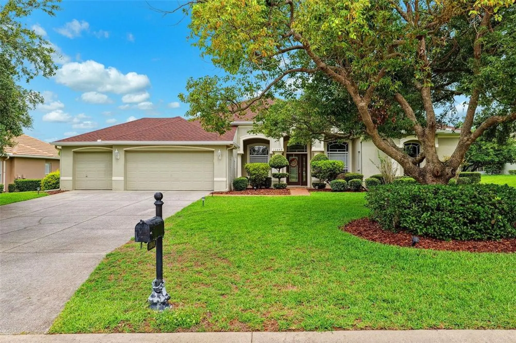 Property Slideshow image 3 of 52 | 13049 thoroughbred dr, Dade City, FL, 33525