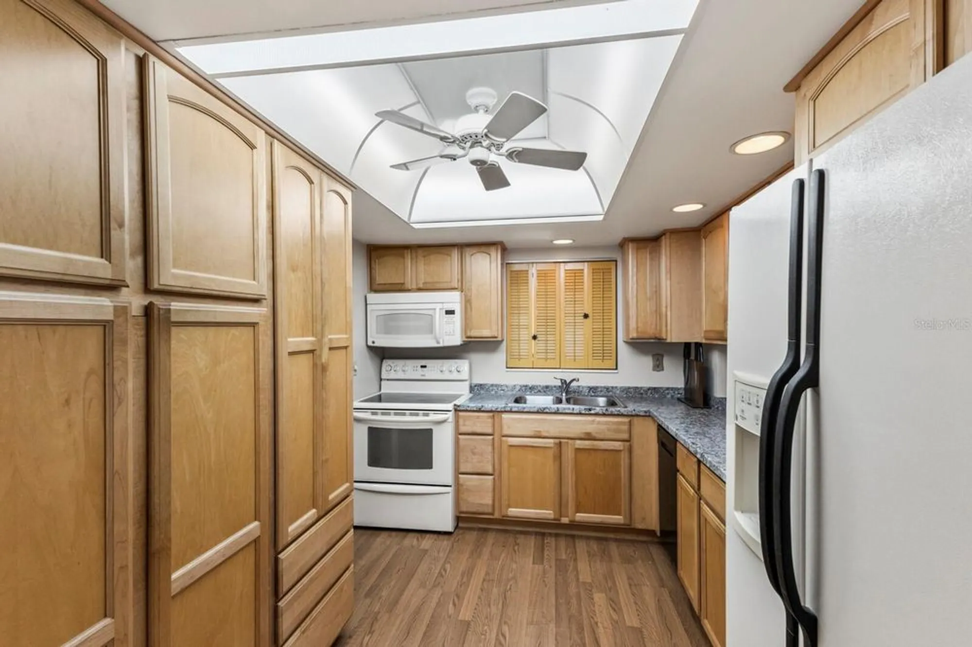 Property Slideshow image 7 of 35 | 4015 lake bayshore dr # 108, Bradenton, FL, 34205