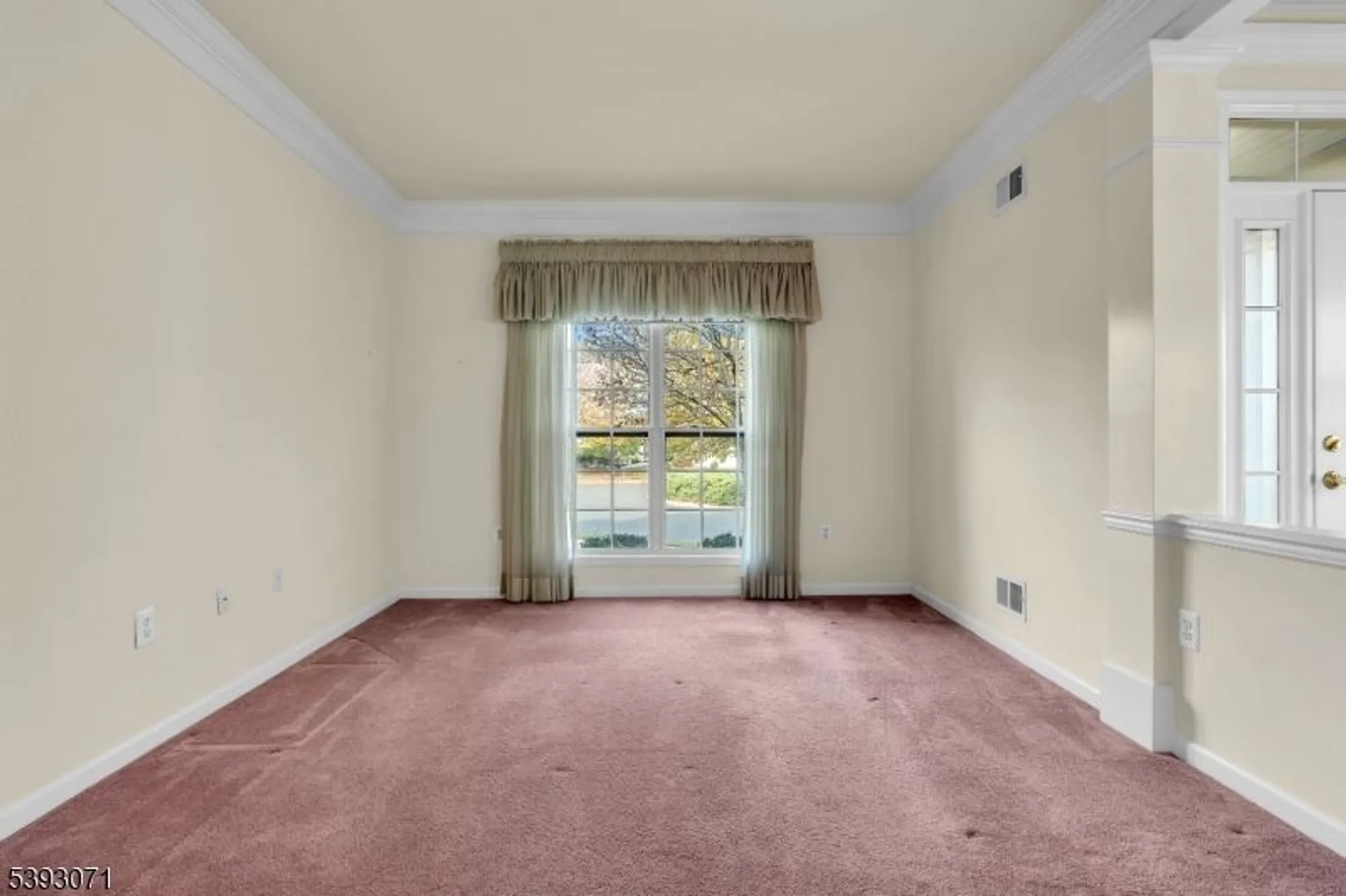 Property Slideshow image 7 of 45 | 212 sherwood ct, Somerset, NJ, 08873