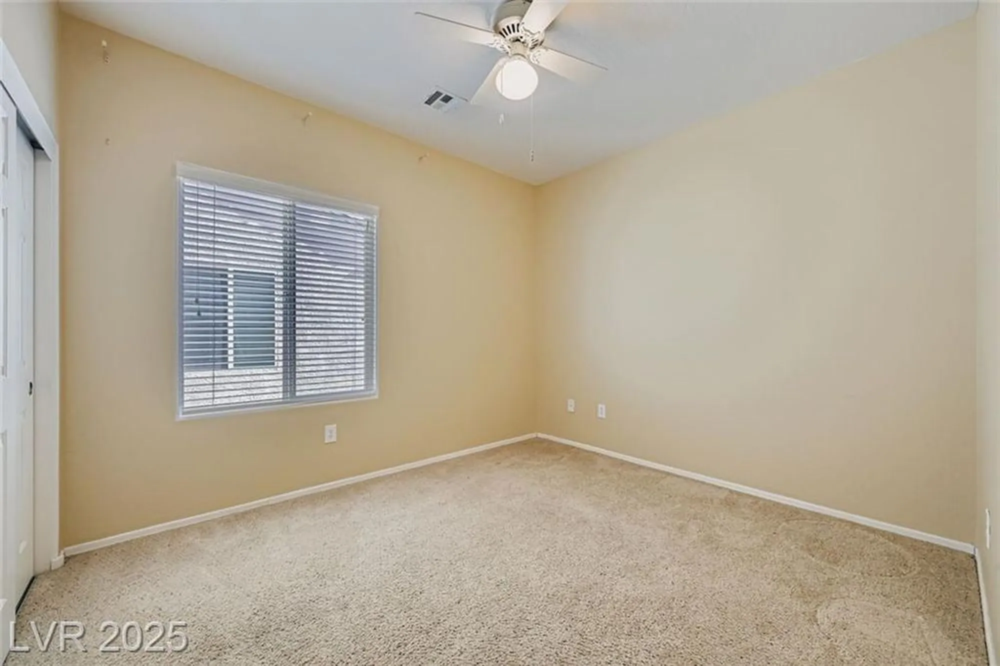 Property Slideshow image 21 of 29 | 2404 willow wren dr, North Las Vegas, NV, 89084