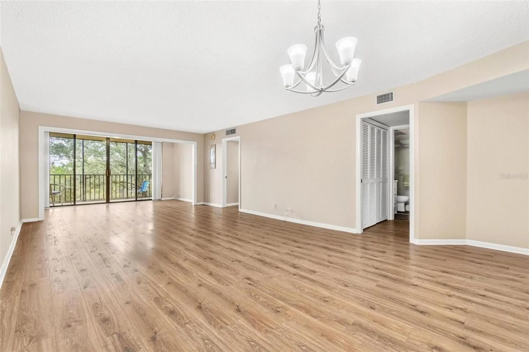 Property Slideshow image 14 of 57 | 3062 eastland blvd unit 402, Clearwater, FL, 33761