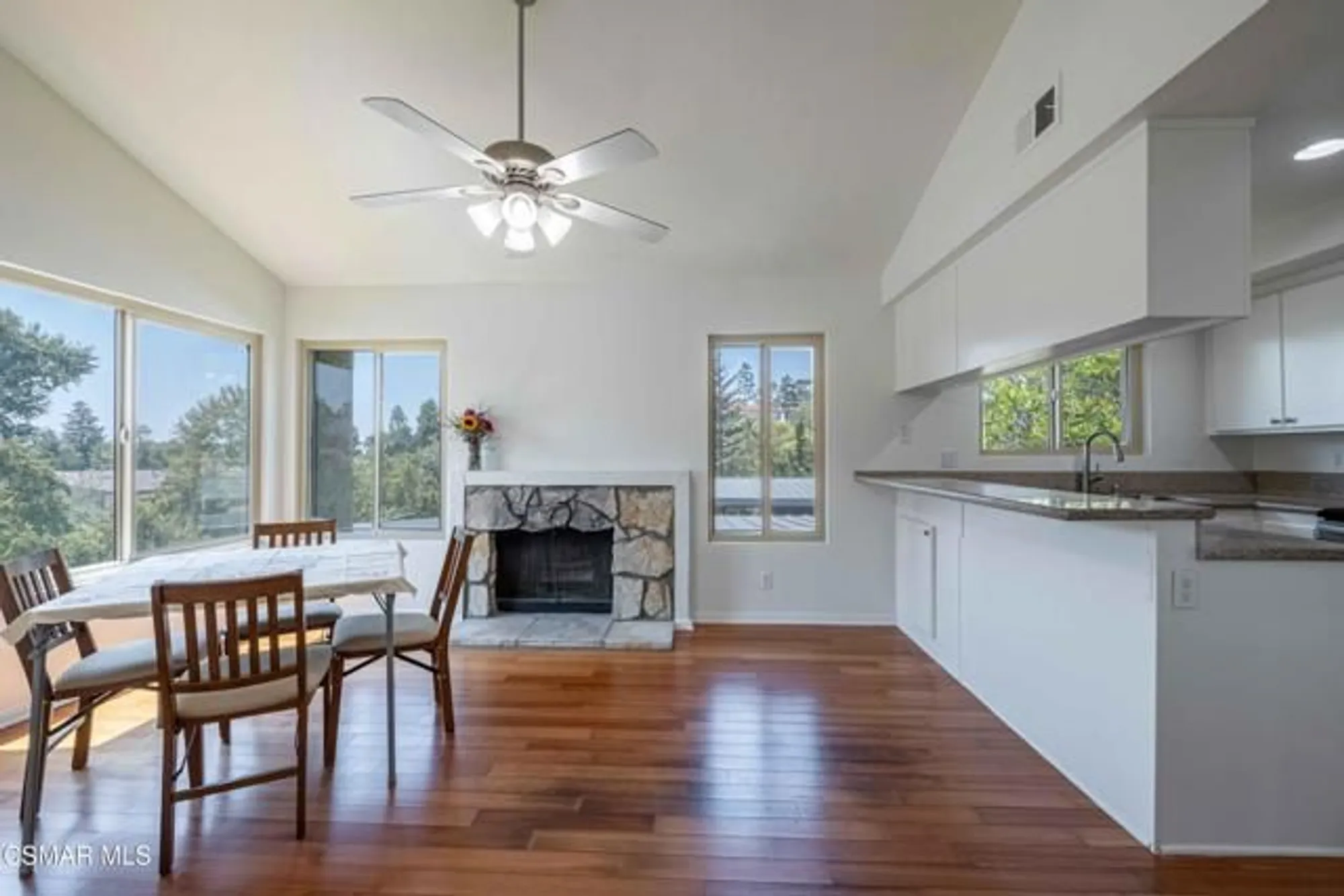 Property Slideshow image 13 of 34 | 460 arbor lane ct apt 203, Thousand Oaks, CA, 91360