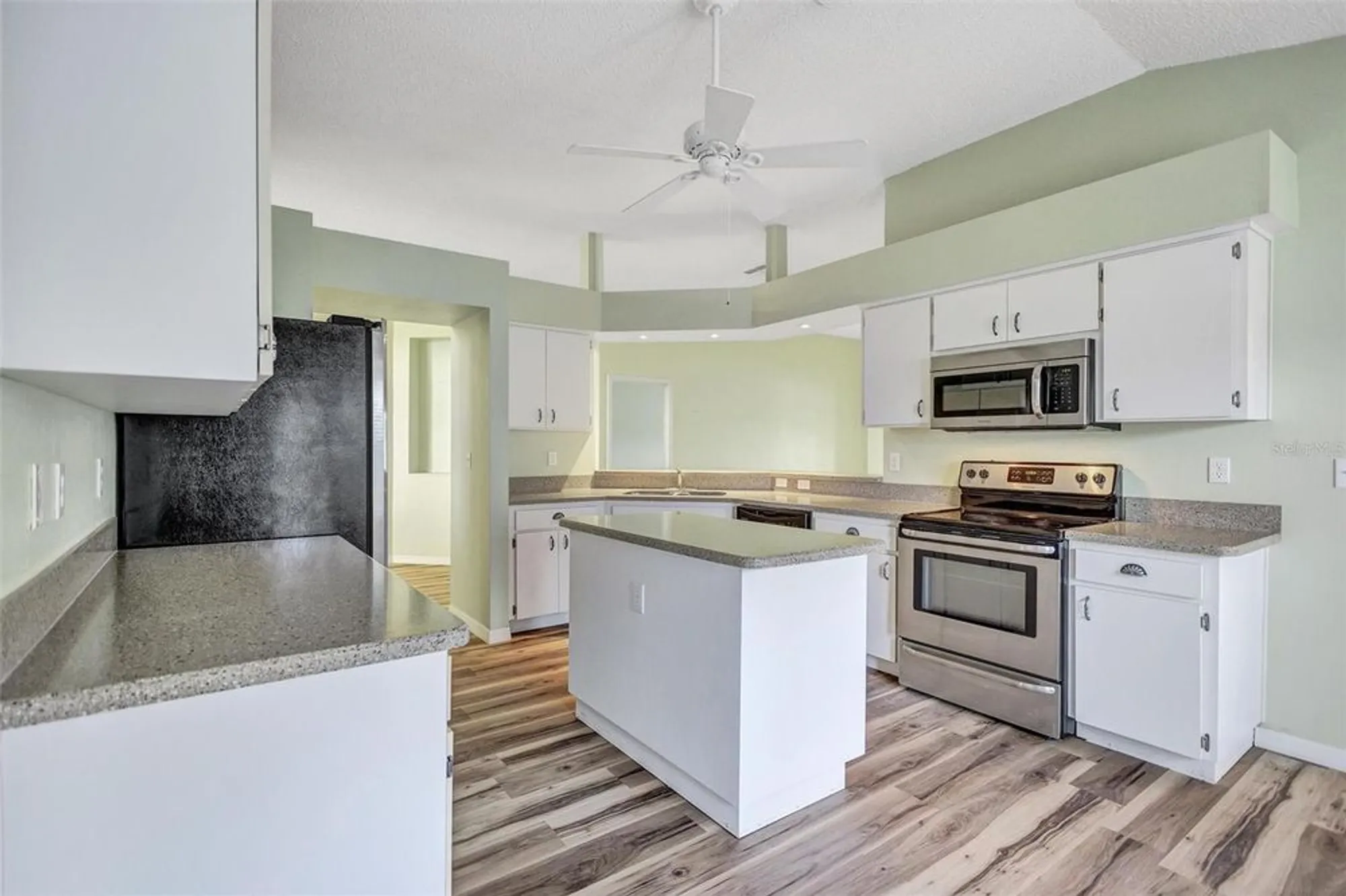 Property Slideshow image 11 of 48 | 811 staffordshire ln 32, Sun City Center, FL, 33573