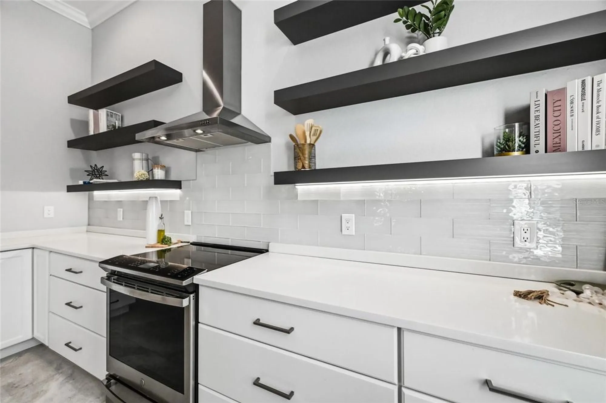 Property Slideshow image 13 of 58 | 4078 65th pl, Sarasota, FL, 34243