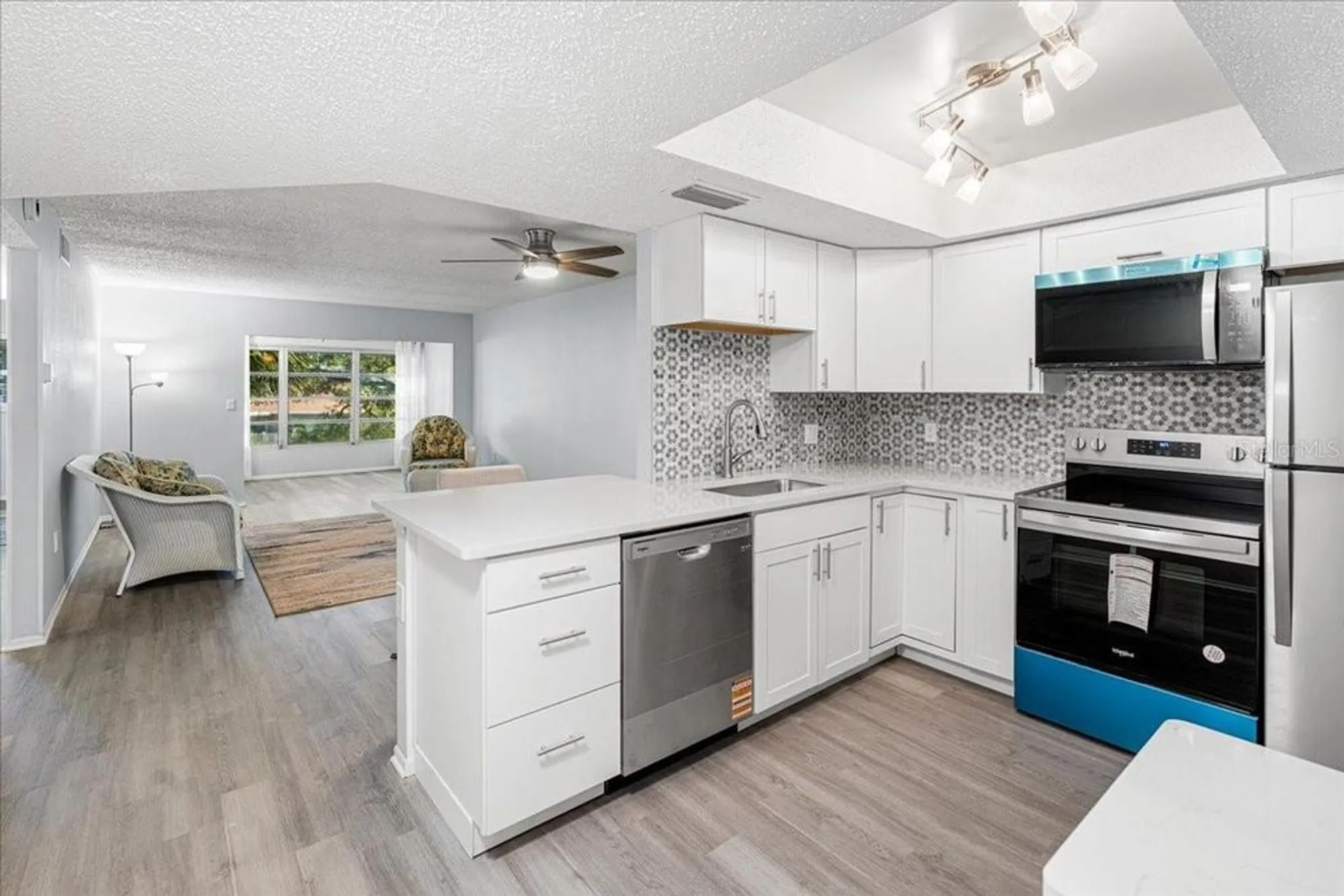 Property Slideshow image 6 of 37 | 821 patricia ave 202, Dunedin, FL, 34698