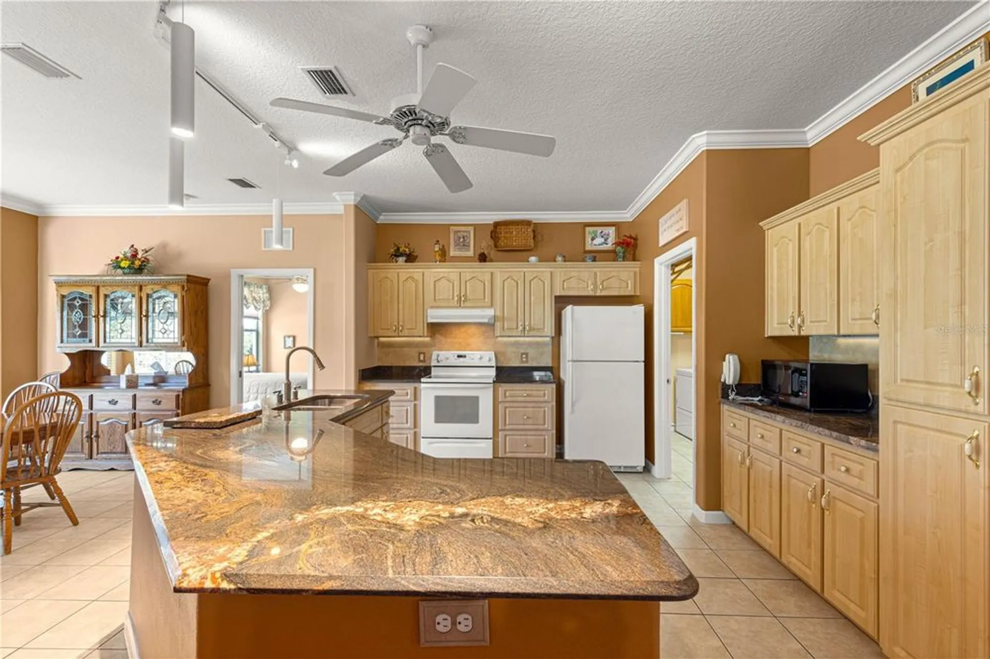 Property Slideshow image 12 of 50 | 5543 nw 25th loop, Ocala, FL, 34482