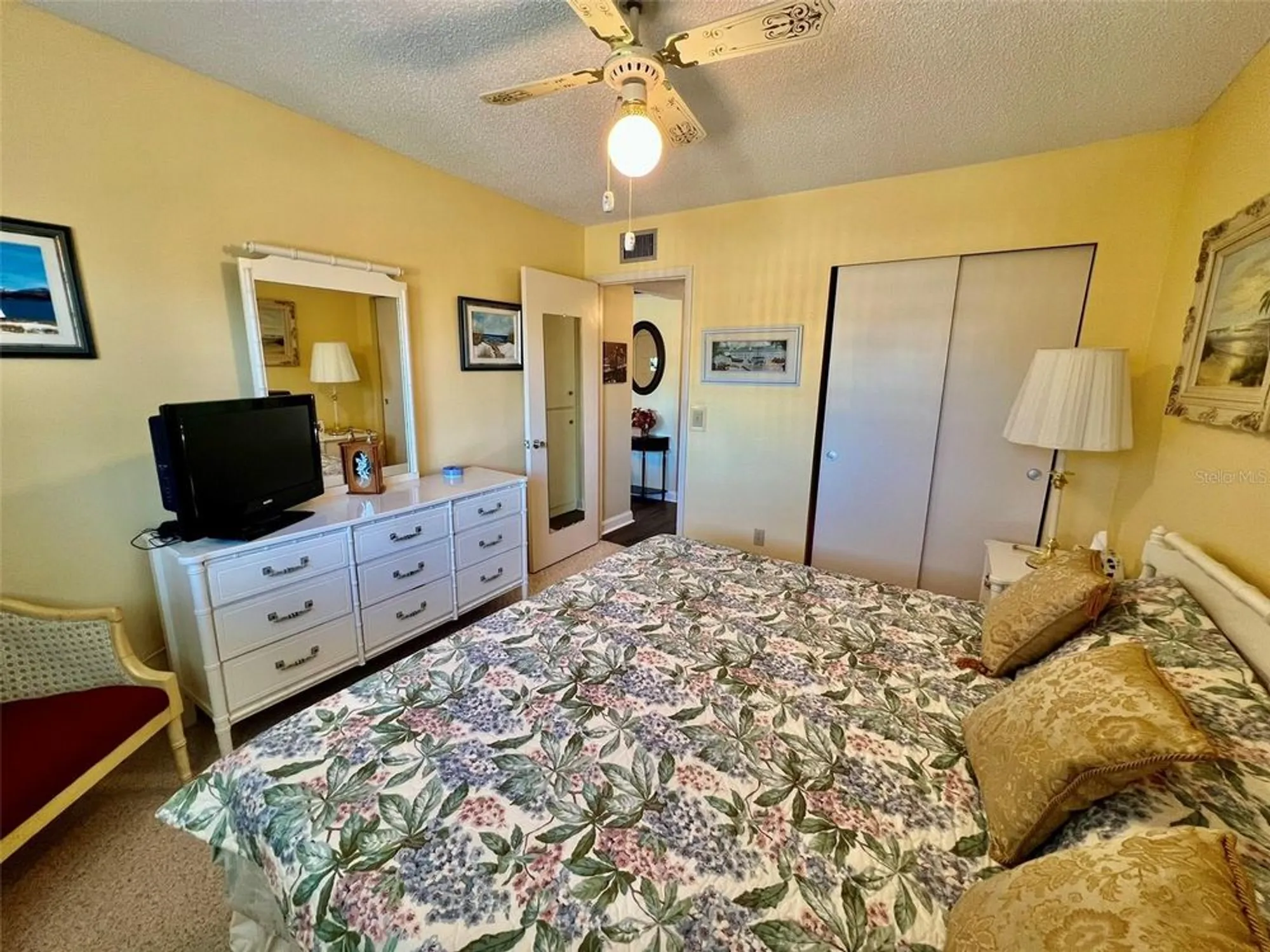 Property Slideshow image 22 of 44 | 2461 rhodesian dr 51, Clearwater, FL, 33763