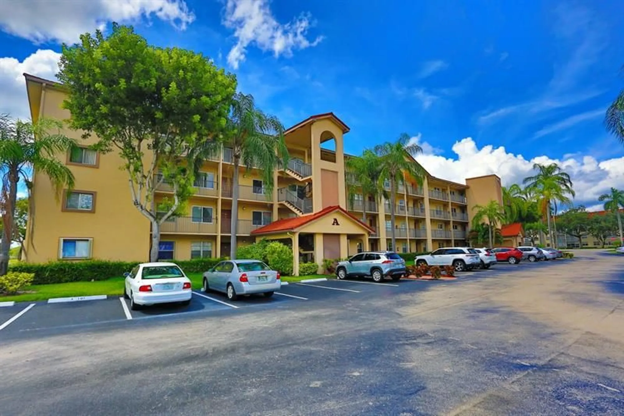 Property Slideshow image 4 of 20 | 13001 sw 11th ct apt 307, Pembroke Pines, FL, 33027