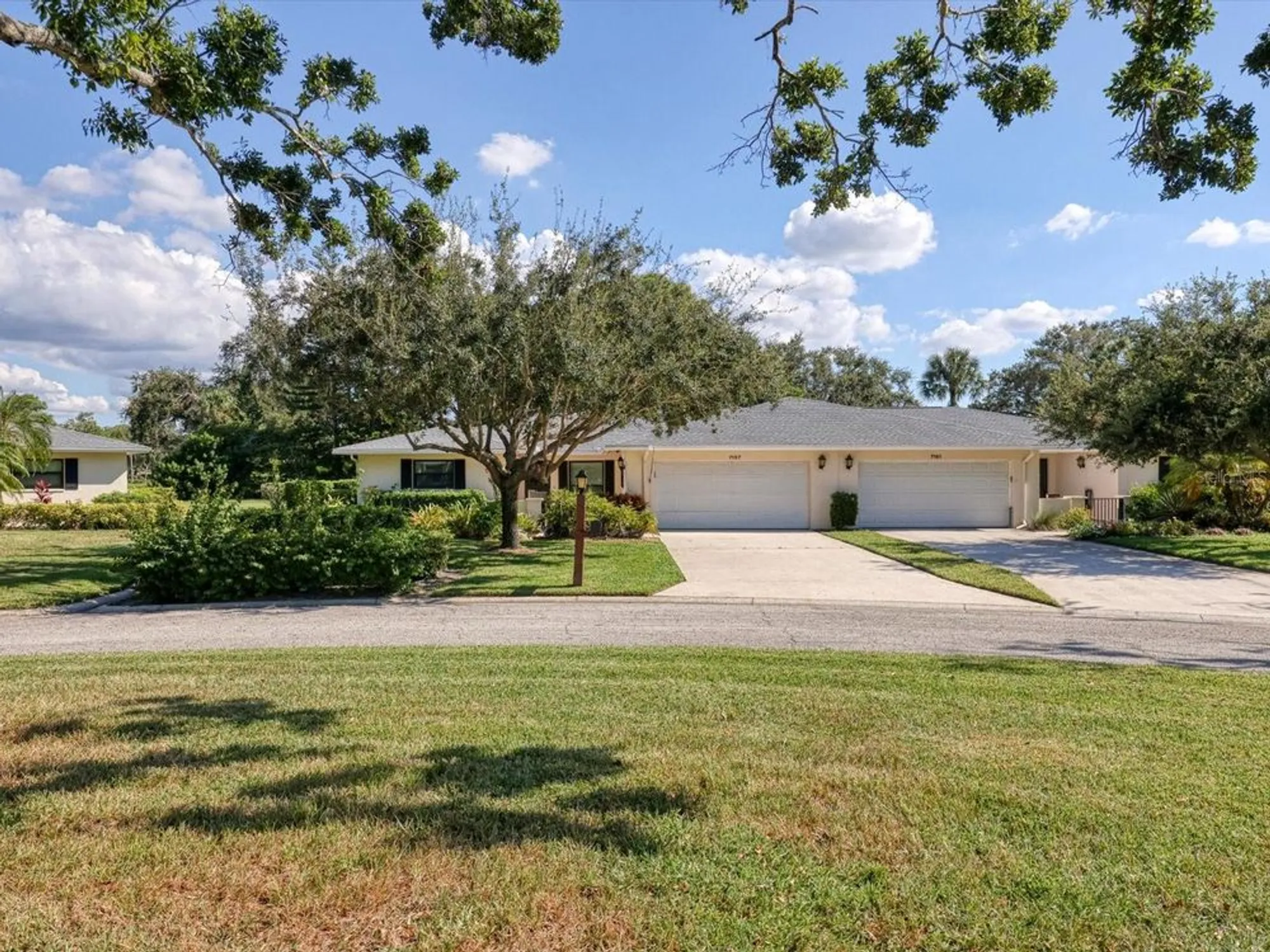 Property Slideshow image 6 of 51 | 7157 fairway bend cir, Sarasota, FL, 34243