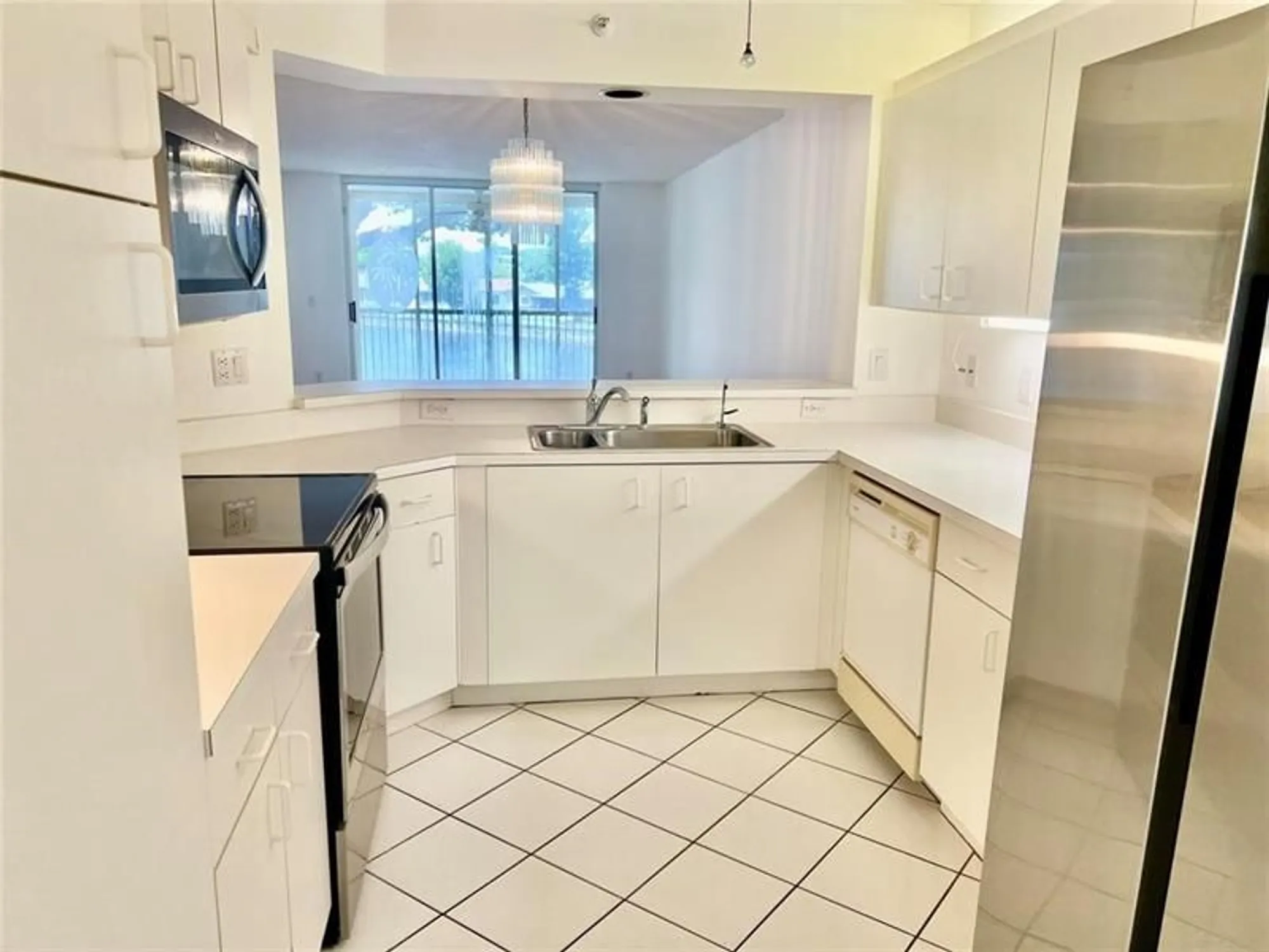 Property Slideshow image 2 of 23 | 9587 weldon cir apt b204, Tamarac, FL, 33321