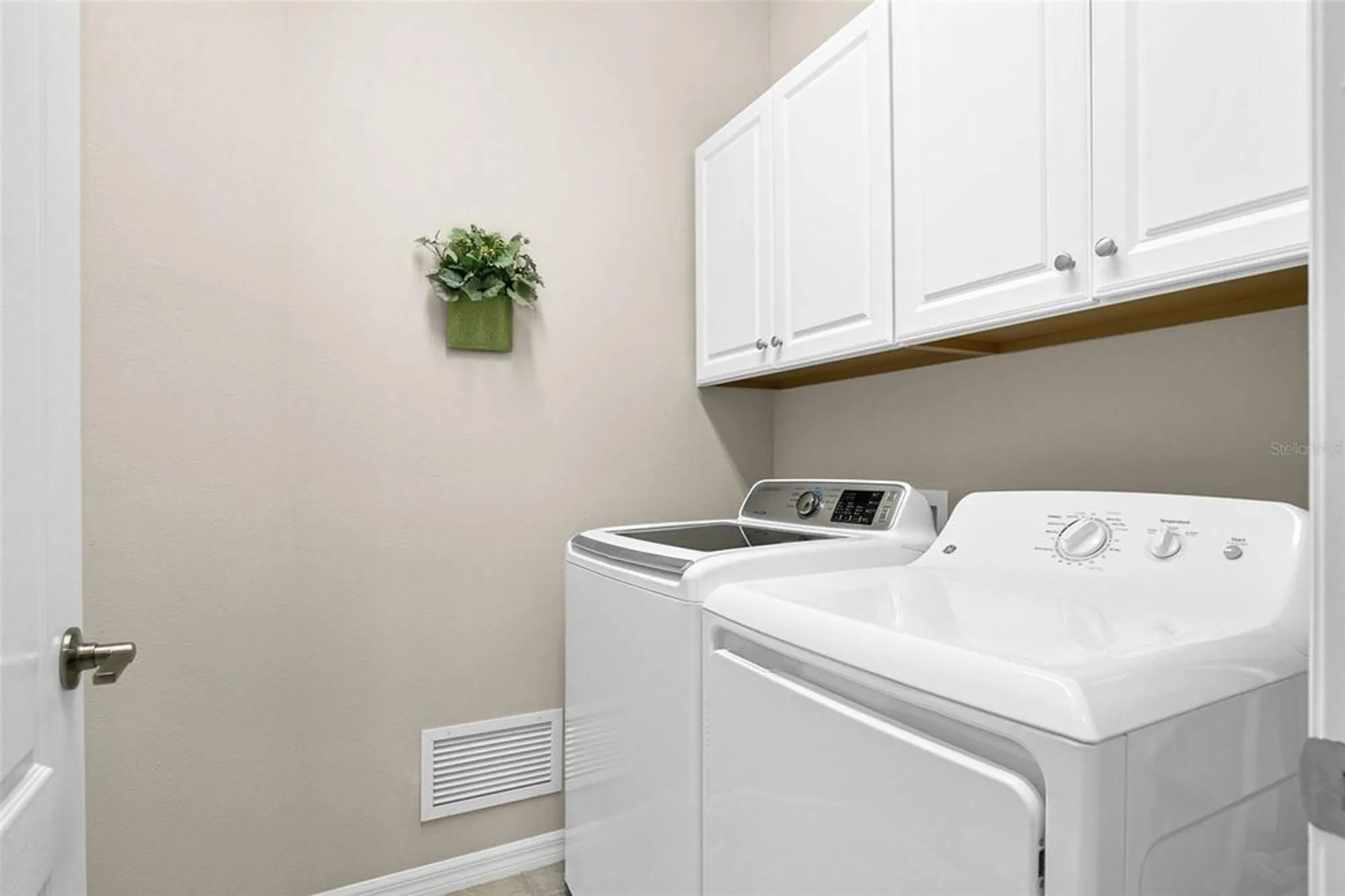 Property Slideshow image 26 of 37 | 1282 backspin dr, Englewood, FL, 34223