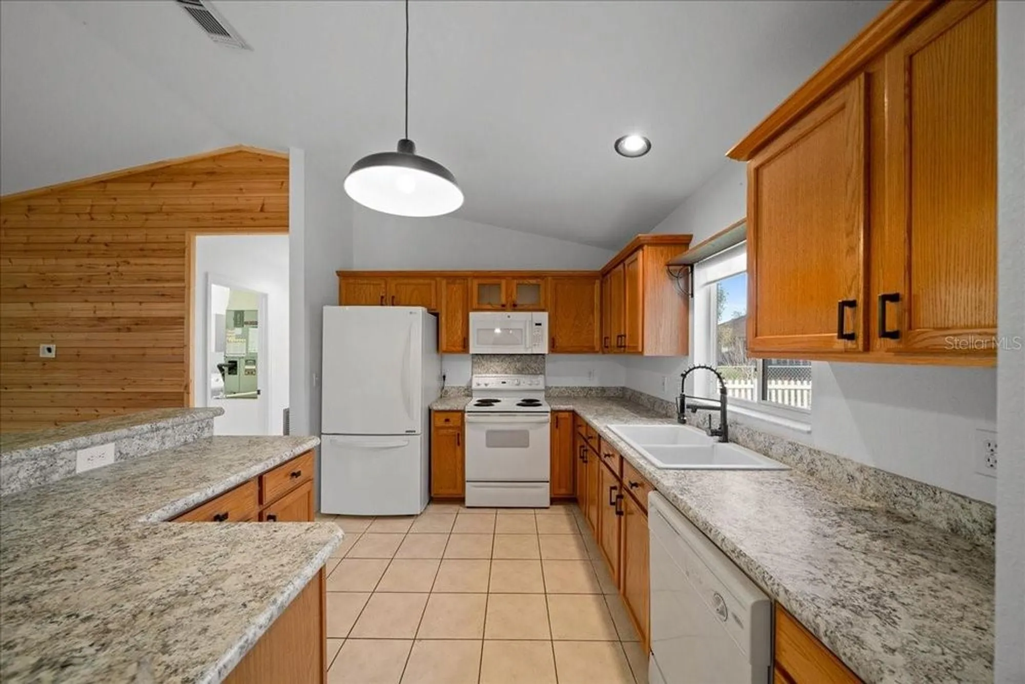 Property Slideshow image 9 of 32 | 14117 sw 115th cir, Dunnellon, FL, 34432