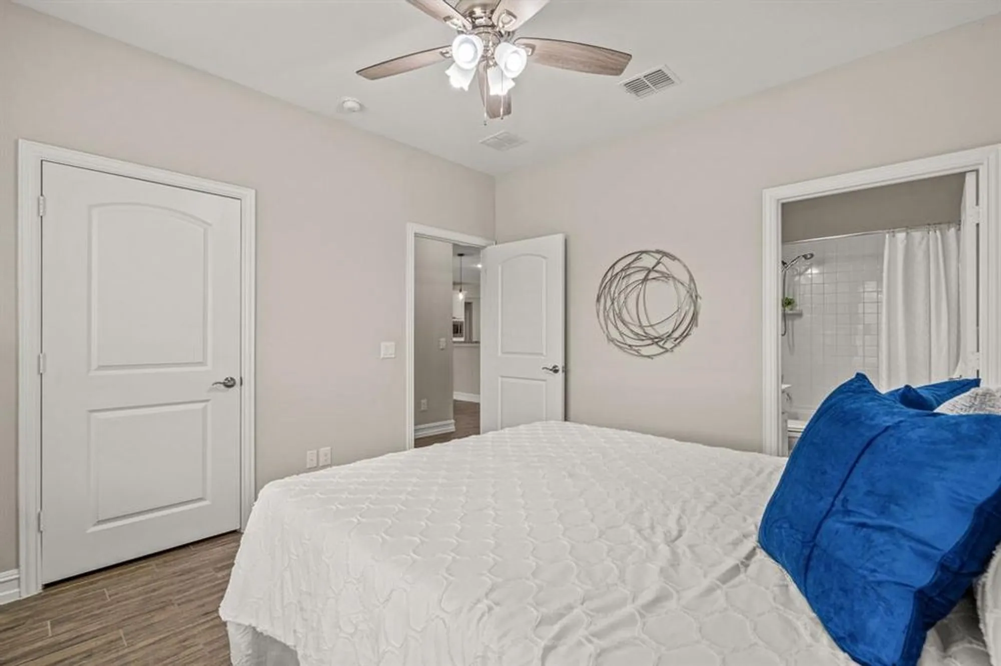 Property Slideshow image 23 of 40 | 712 freedom ln, Aubrey, TX, 76227