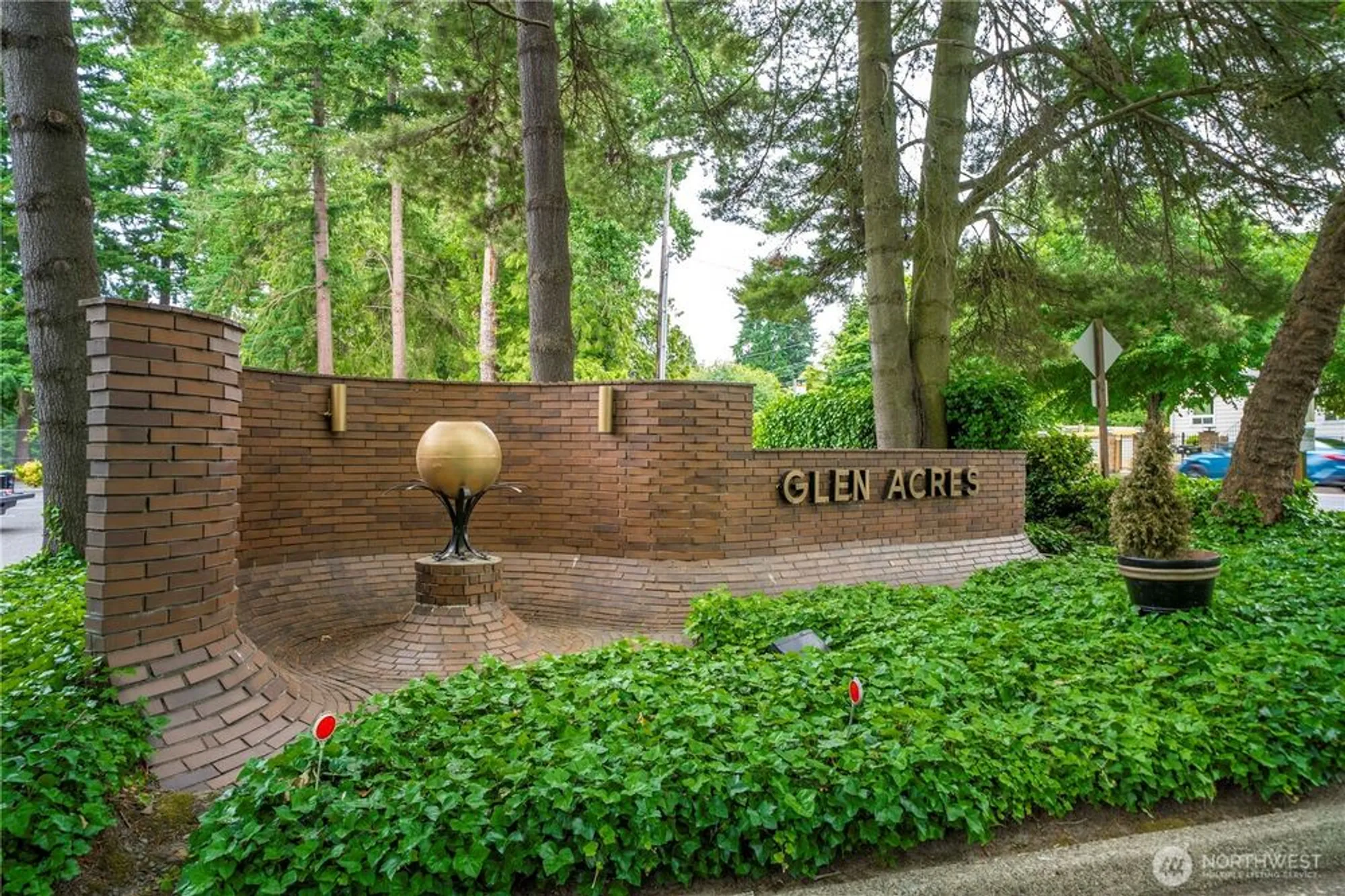 Property Slideshow image 34 of 35 | 10637 glen acres dr s # 10637, Seattle, WA, 98168