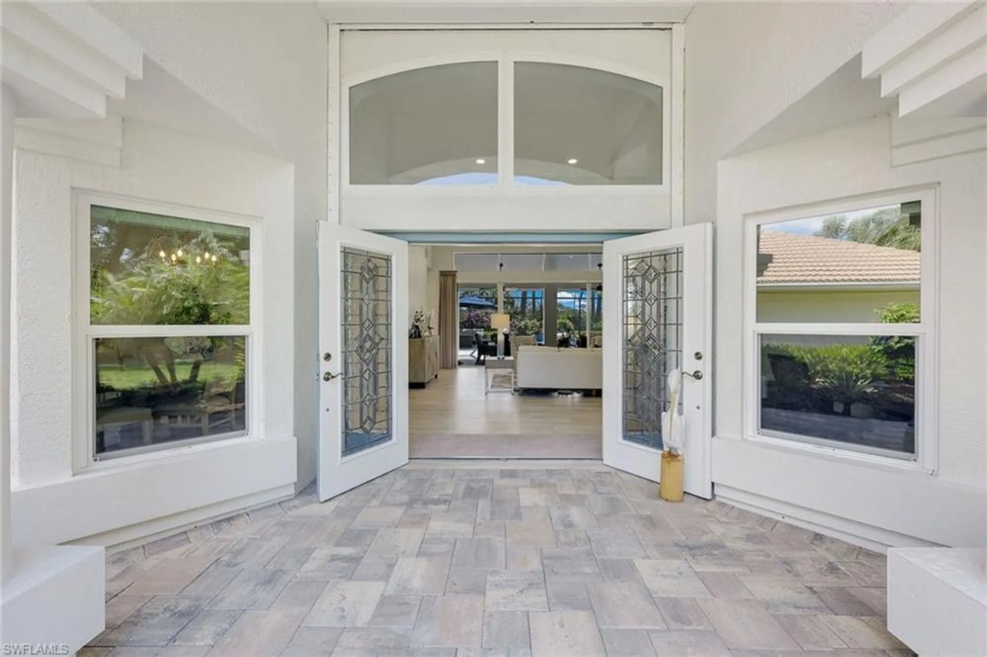 Property Slideshow image 4 of 50 | 25011 goldcrest dr, Bonita Springs, FL, 34134