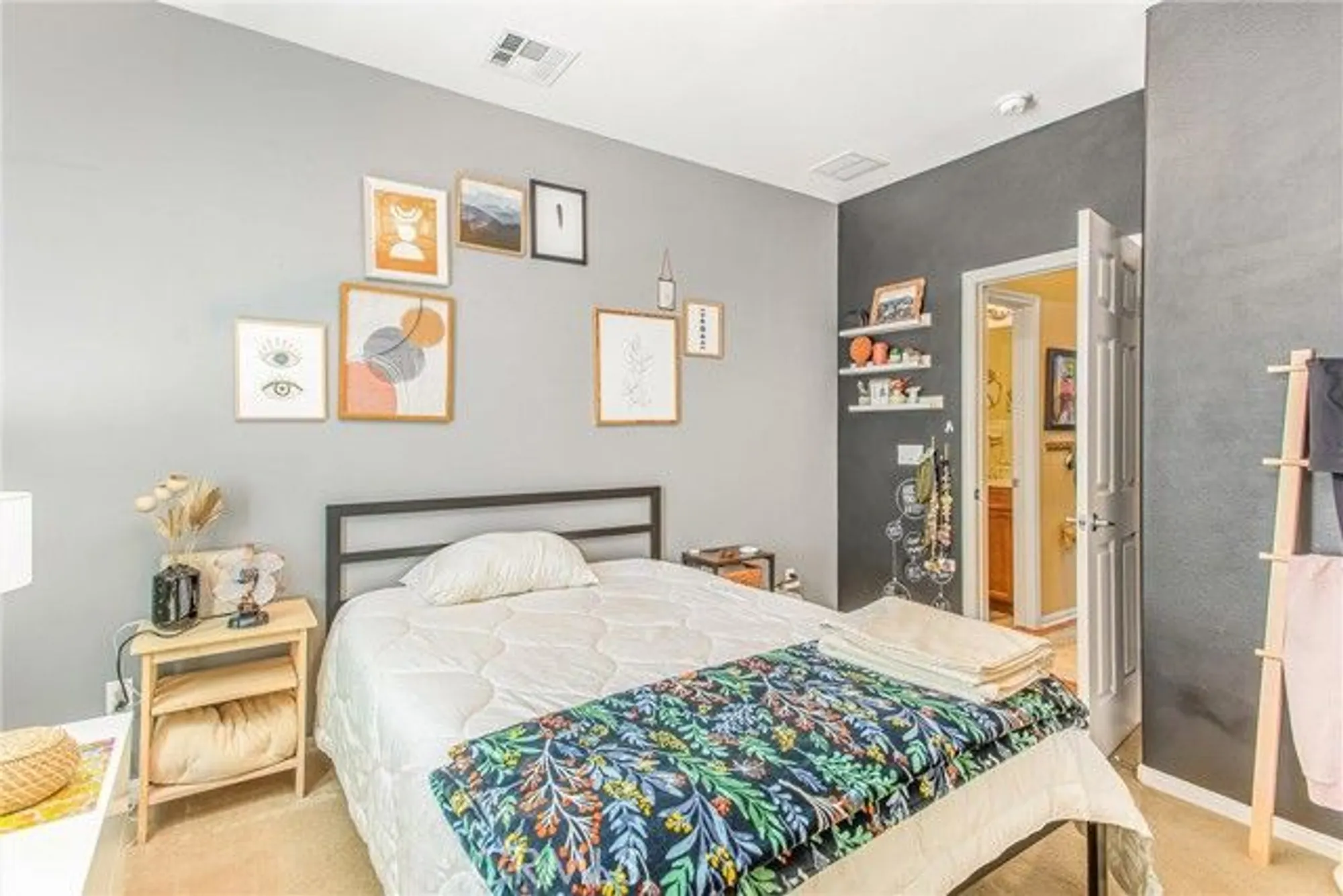 Property Slideshow image 18 of 50 | 1476 signal peak, Beaumont, CA, 92223