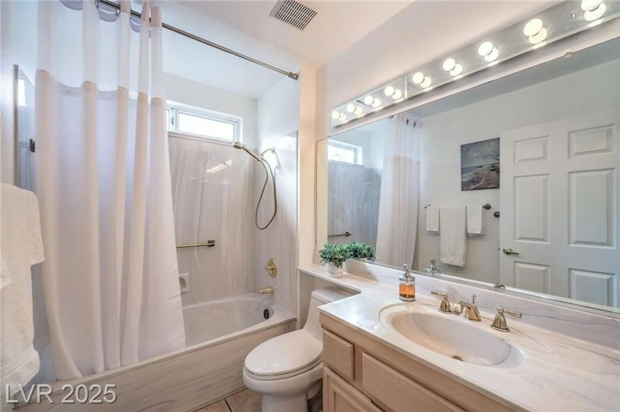 Property Slideshow image 27 of 53 | 3000 linkview dr, Las Vegas, NV, 89134