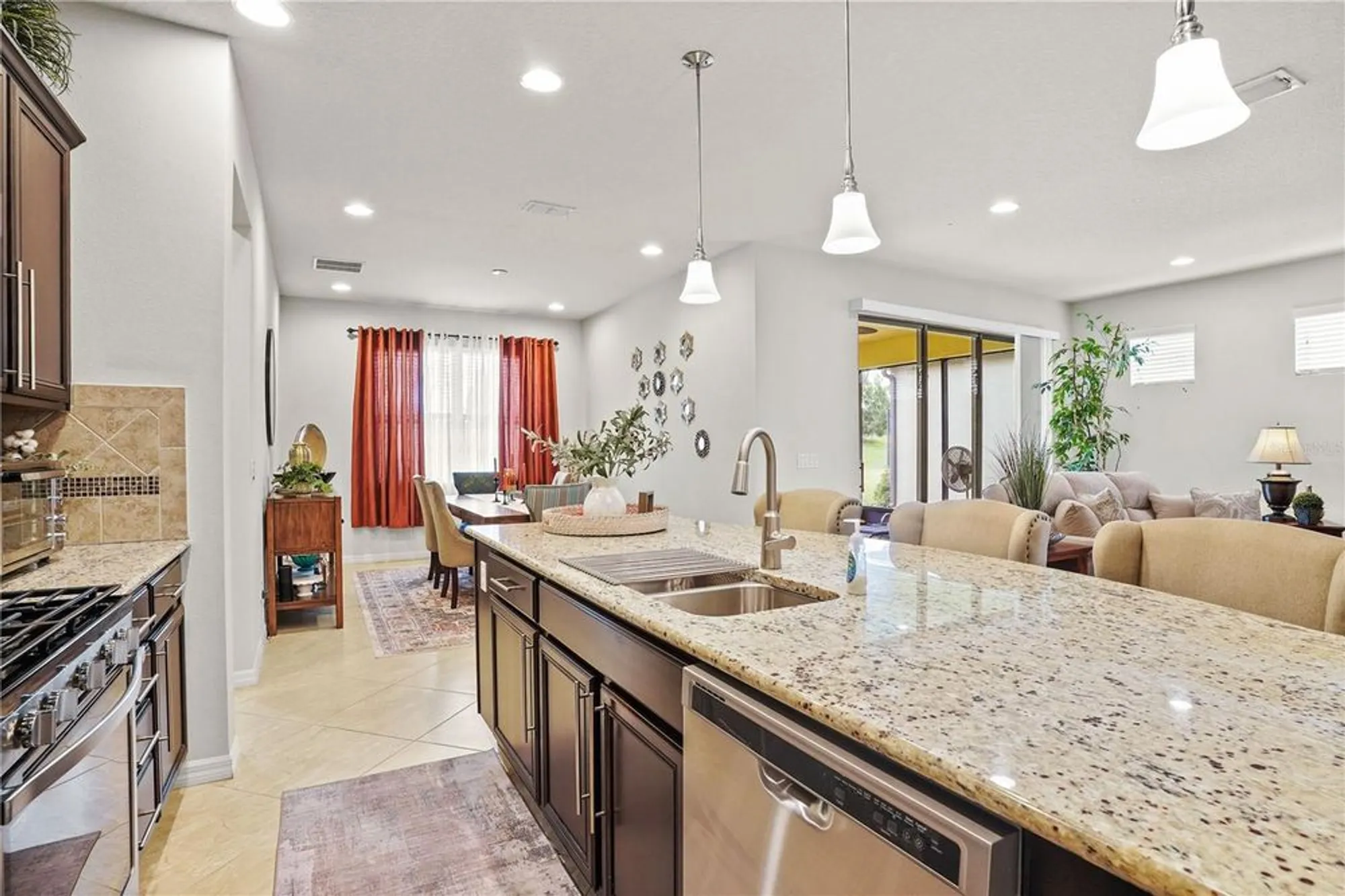 Property Slideshow image 12 of 53 | 329 alicante ct, Davenport, FL, 33837