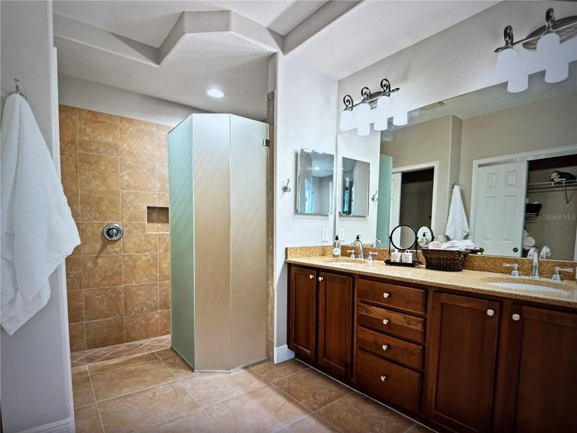 Property Slideshow image 63 of 78 | 1121 riverscape st, Bradenton, FL, 34208