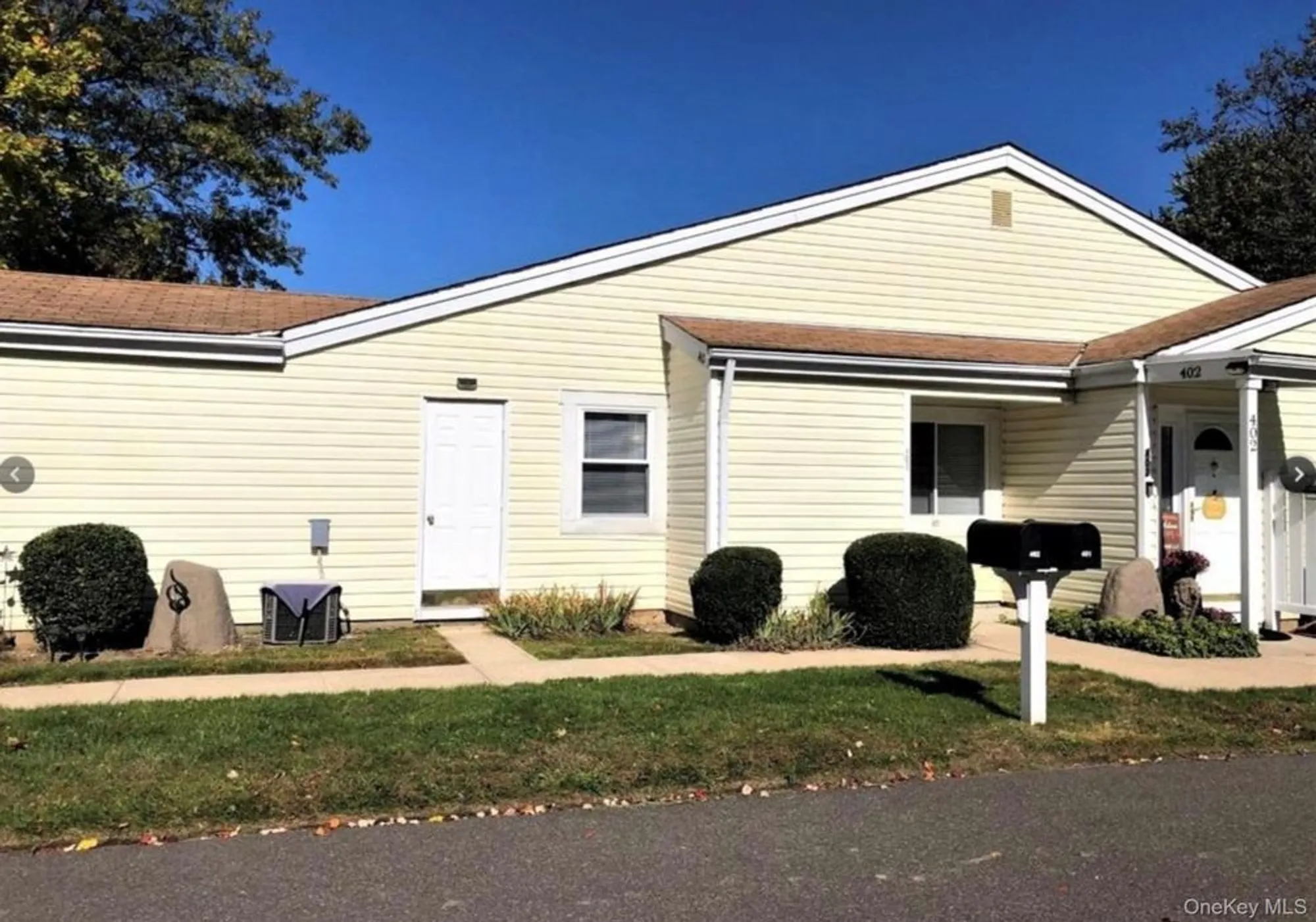 Property Slideshow image 3 of 8 | 401 cabot ct, Smithtown, NY, 11780