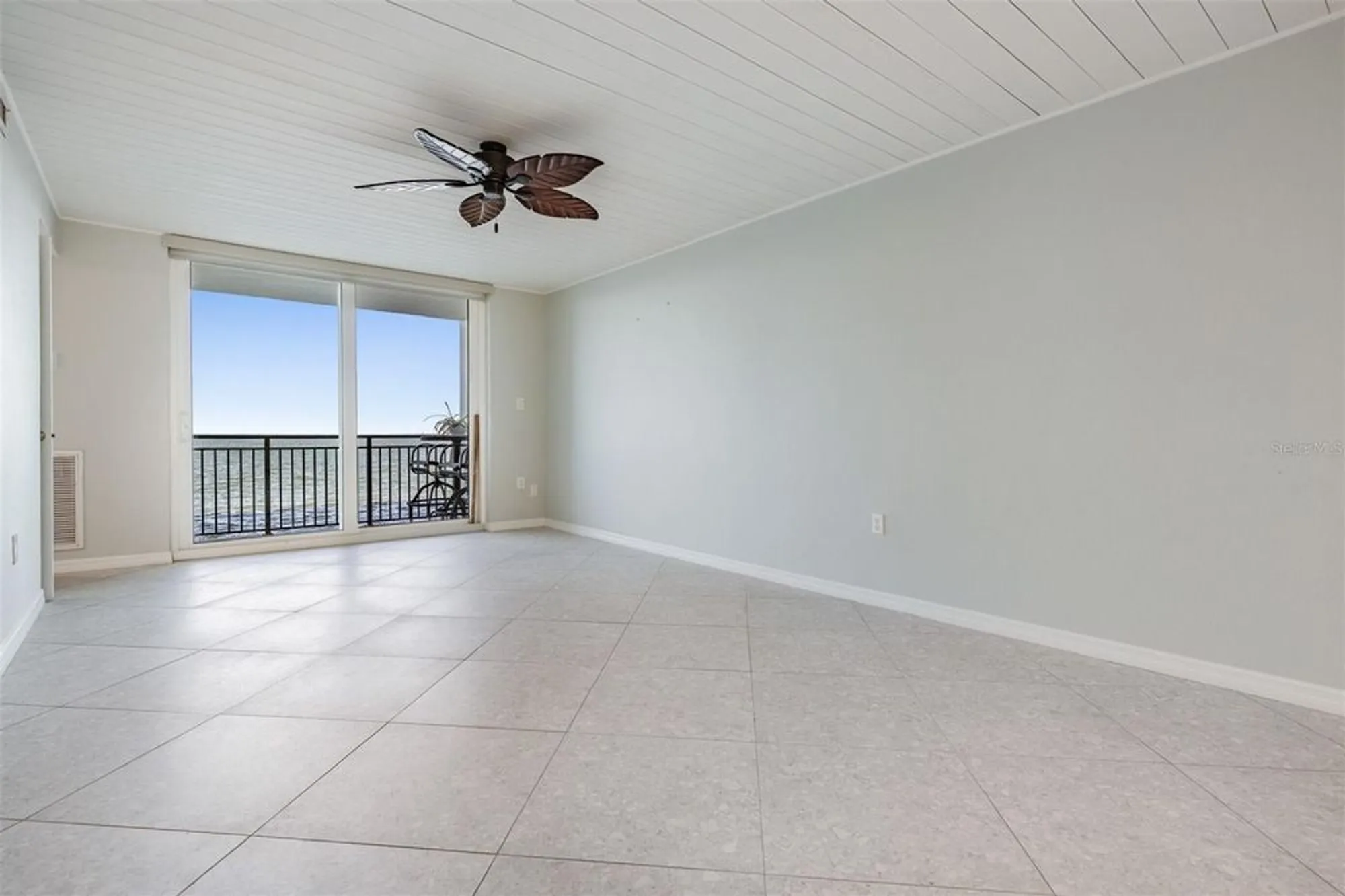 Property Slideshow image 4 of 60 | 9 haig pl 104, Dunedin, FL, 34698