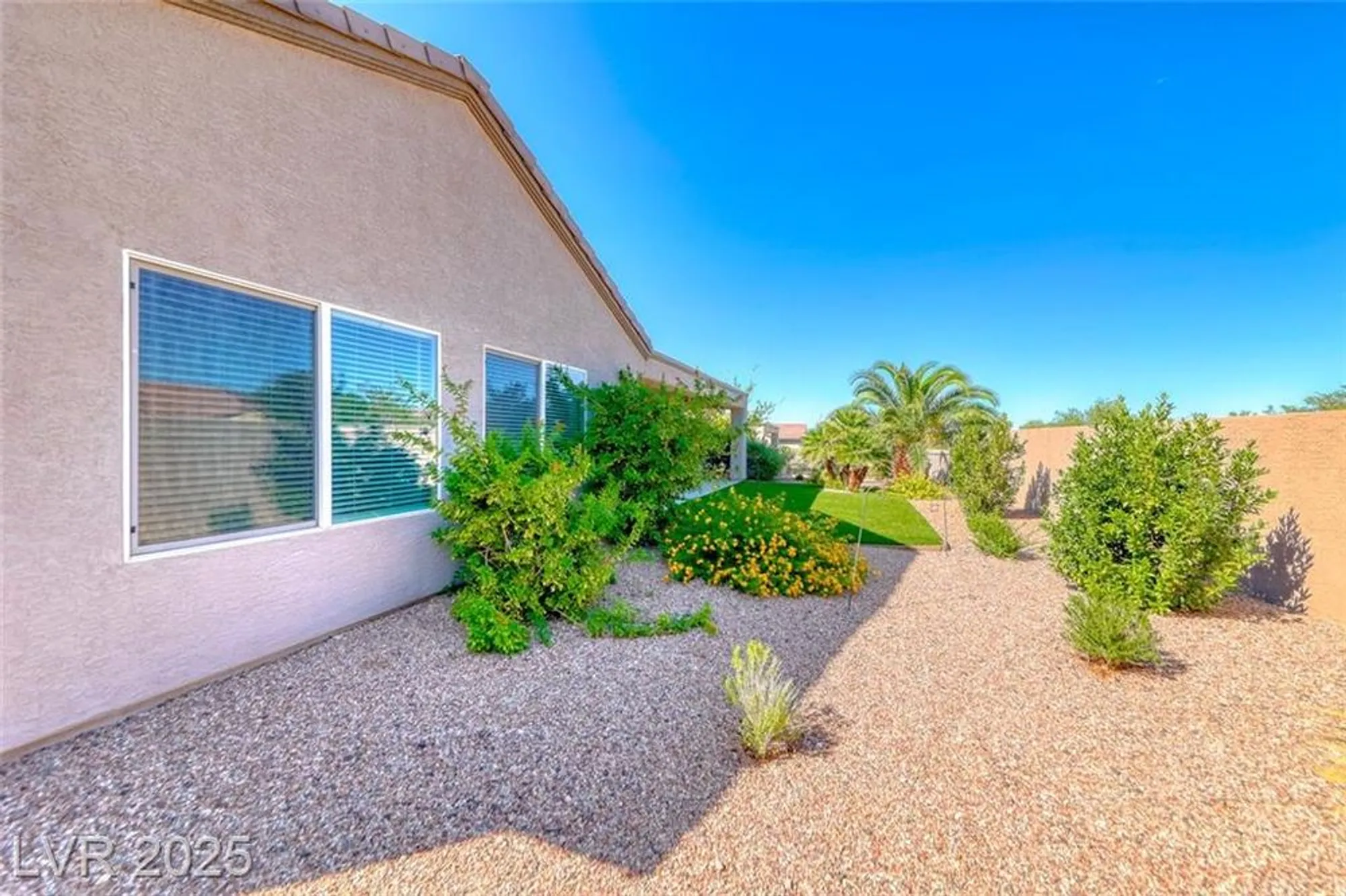 Property Slideshow image 37 of 56 | 2218 sandstone cliffs dr, Henderson, NV, 89044