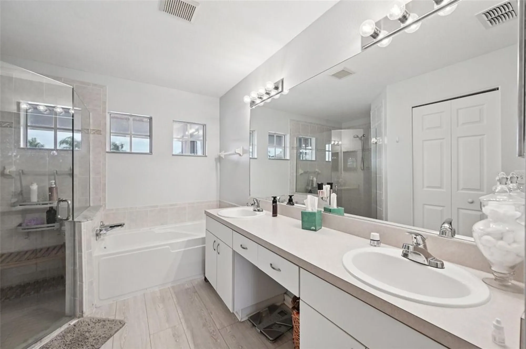 Property Slideshow image 27 of 46 | 2306 emerald lake dr, Sun City Center, FL, 33573