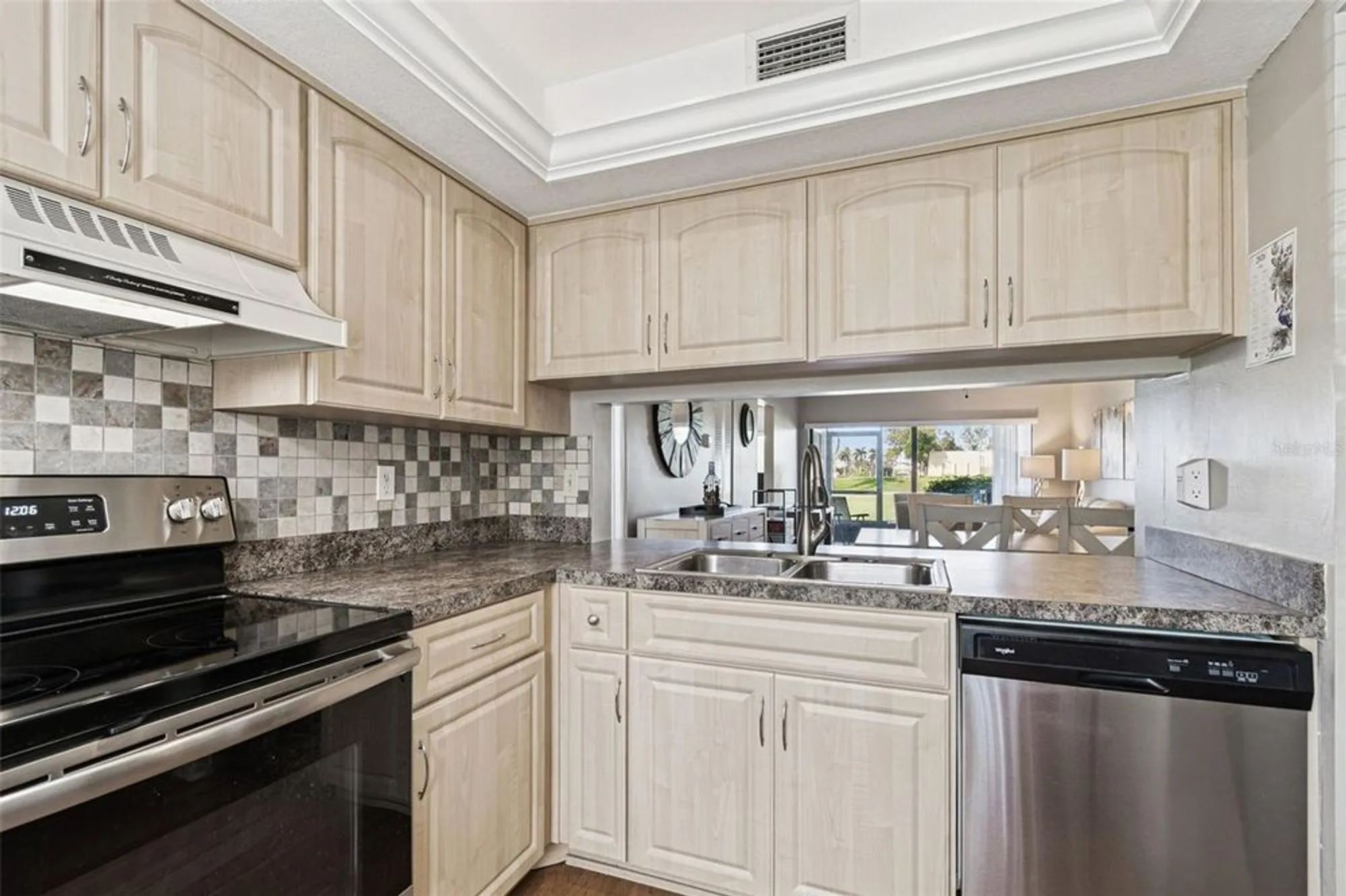 Property Slideshow image 16 of 52 | 6105 palma del mar blvd s apt 120, Saint Petersburg, FL, 33715