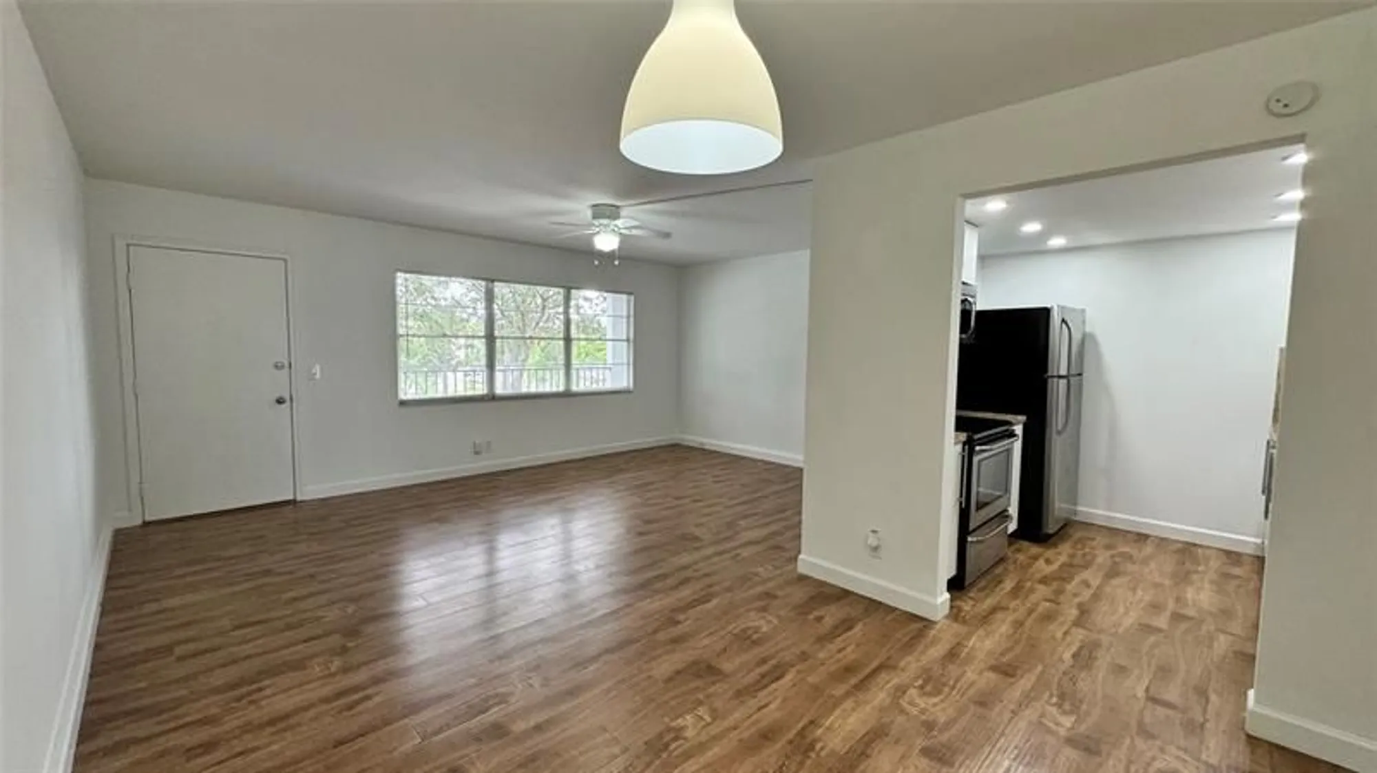 Property Slideshow image 6 of 26 | 300 sw 134th way apt 304e, Pembroke Pines, FL, 33027