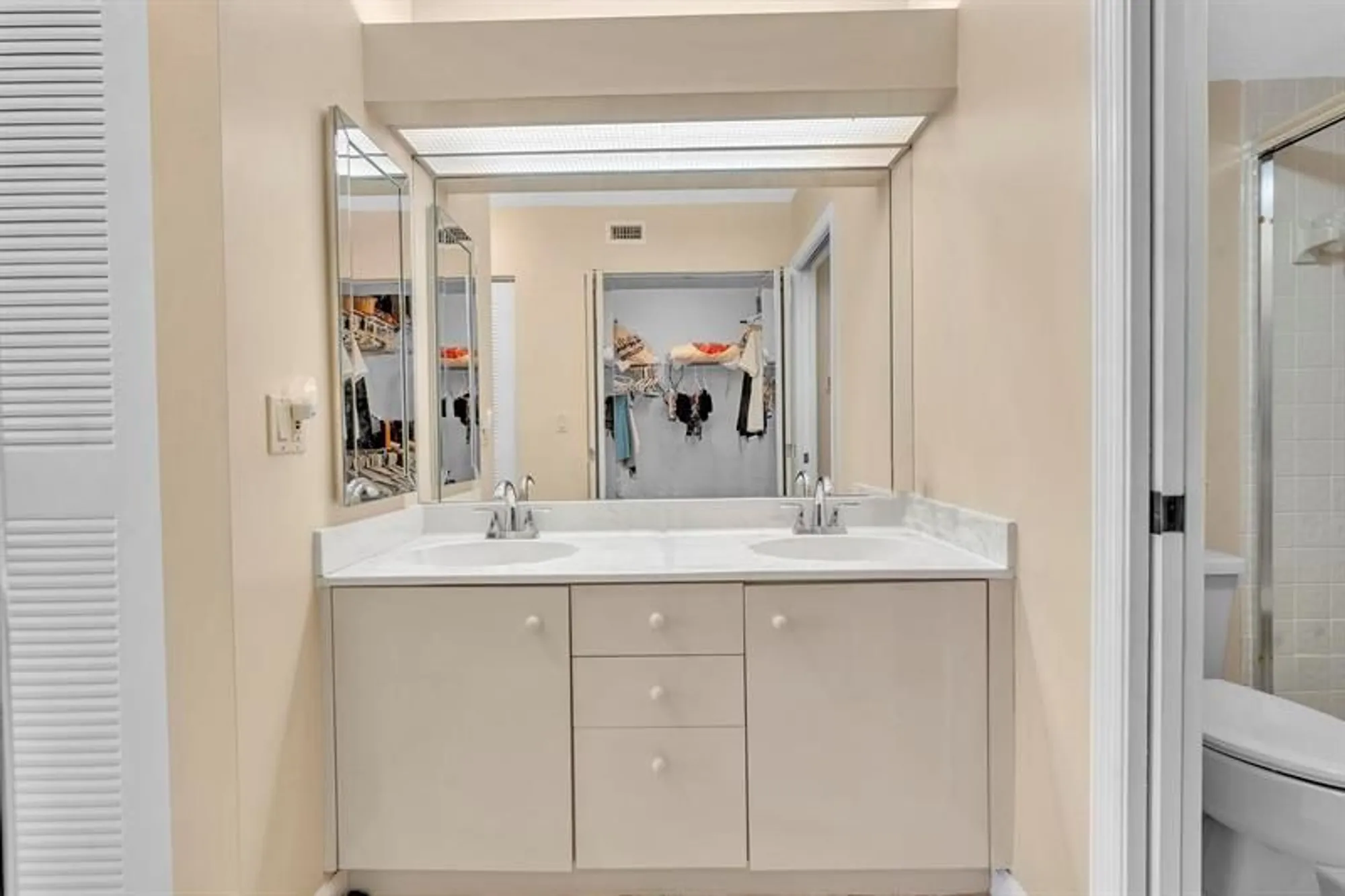 Property Slideshow image 37 of 83 | 7449 fairfax dr 211, Tamarac, FL, 33321