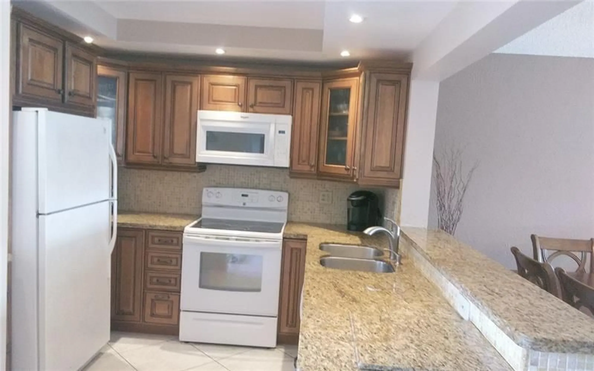 Property Slideshow image 7 of 62 | 206 se 10th st 406, Dania Beach, FL, 33004