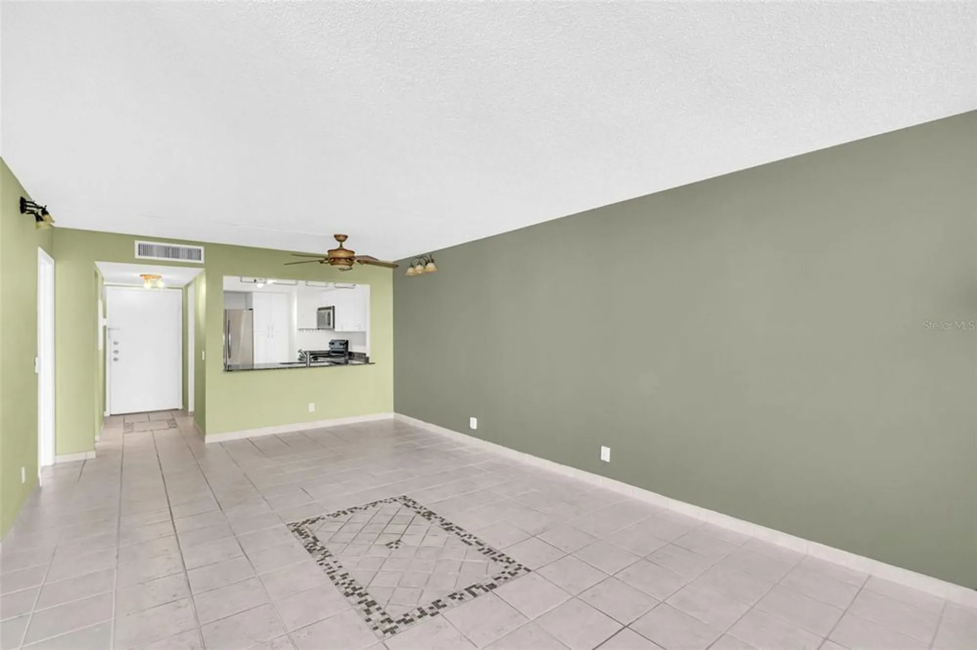 Property Slideshow image 3 of 49 | 6158 palma del mar blvd s apt 505, St Petersburg, FL, 33715