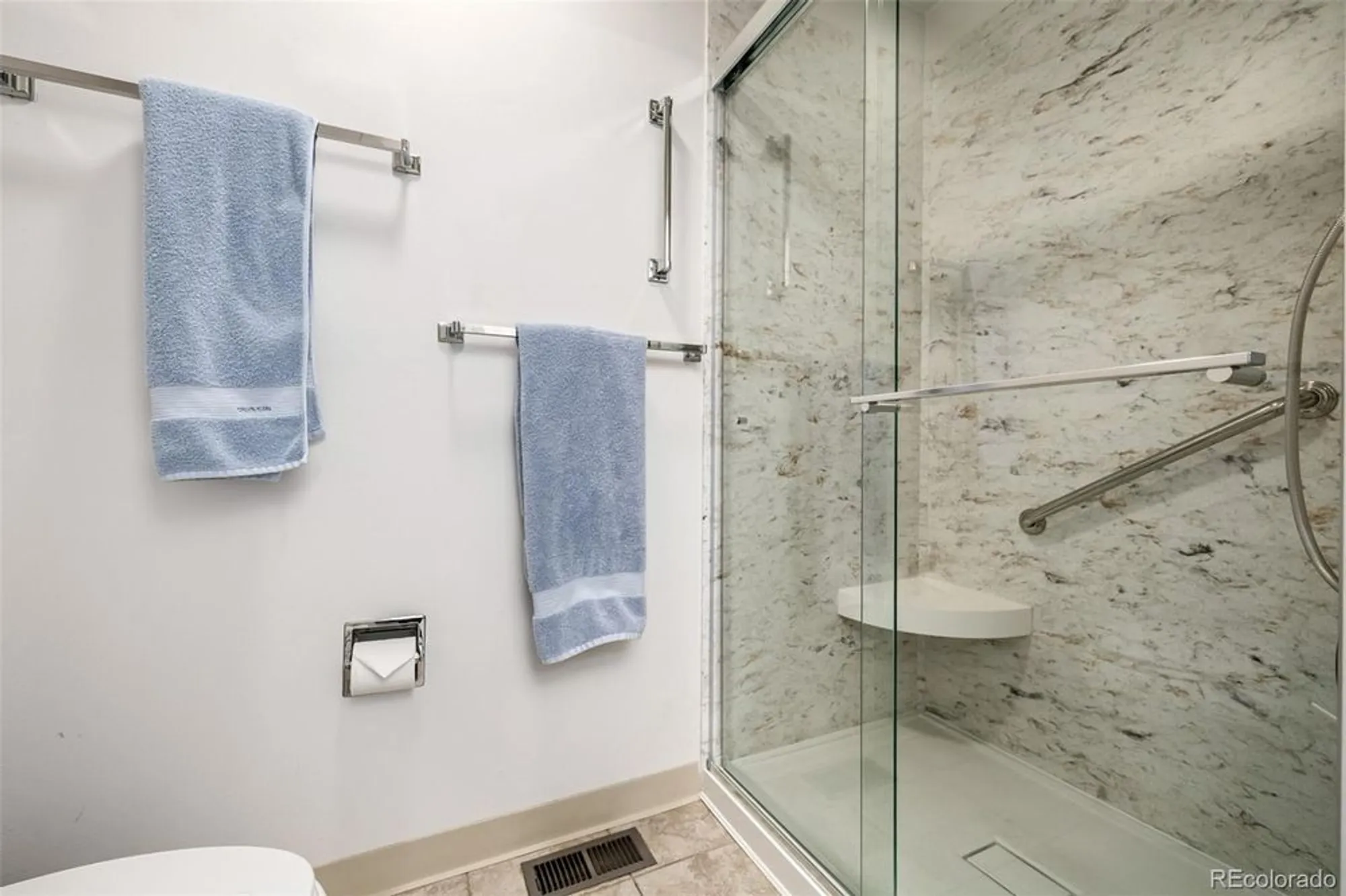 Property Slideshow image 18 of 47 | 13787 e marina dr b, Aurora, CO, 80014