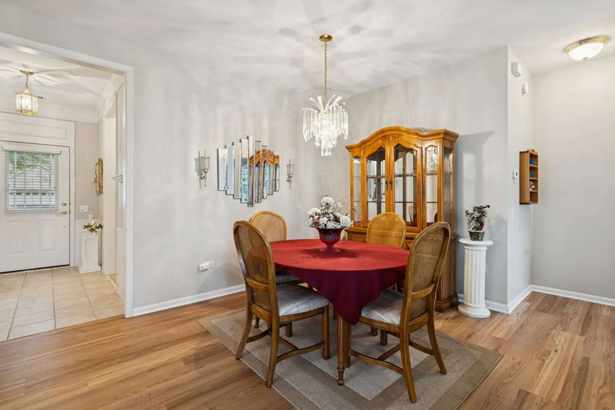 Property Slideshow image 14 of 20 | 2596 venetian ln, Elgin, IL, 60124