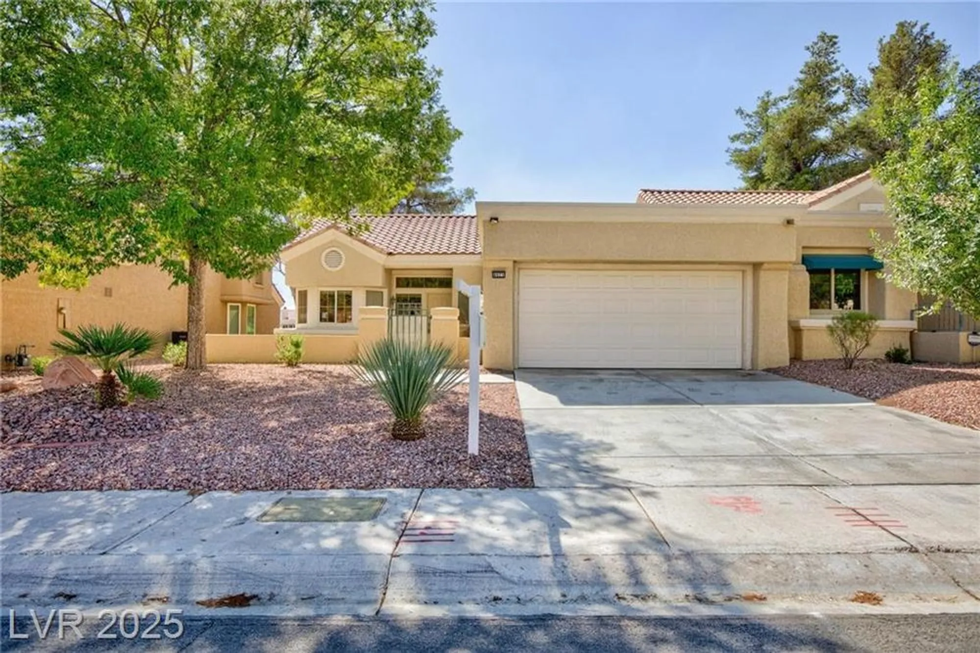 Property Slideshow image 3 of 39 | 8925 litchfield ave, Las Vegas, NV, 89134