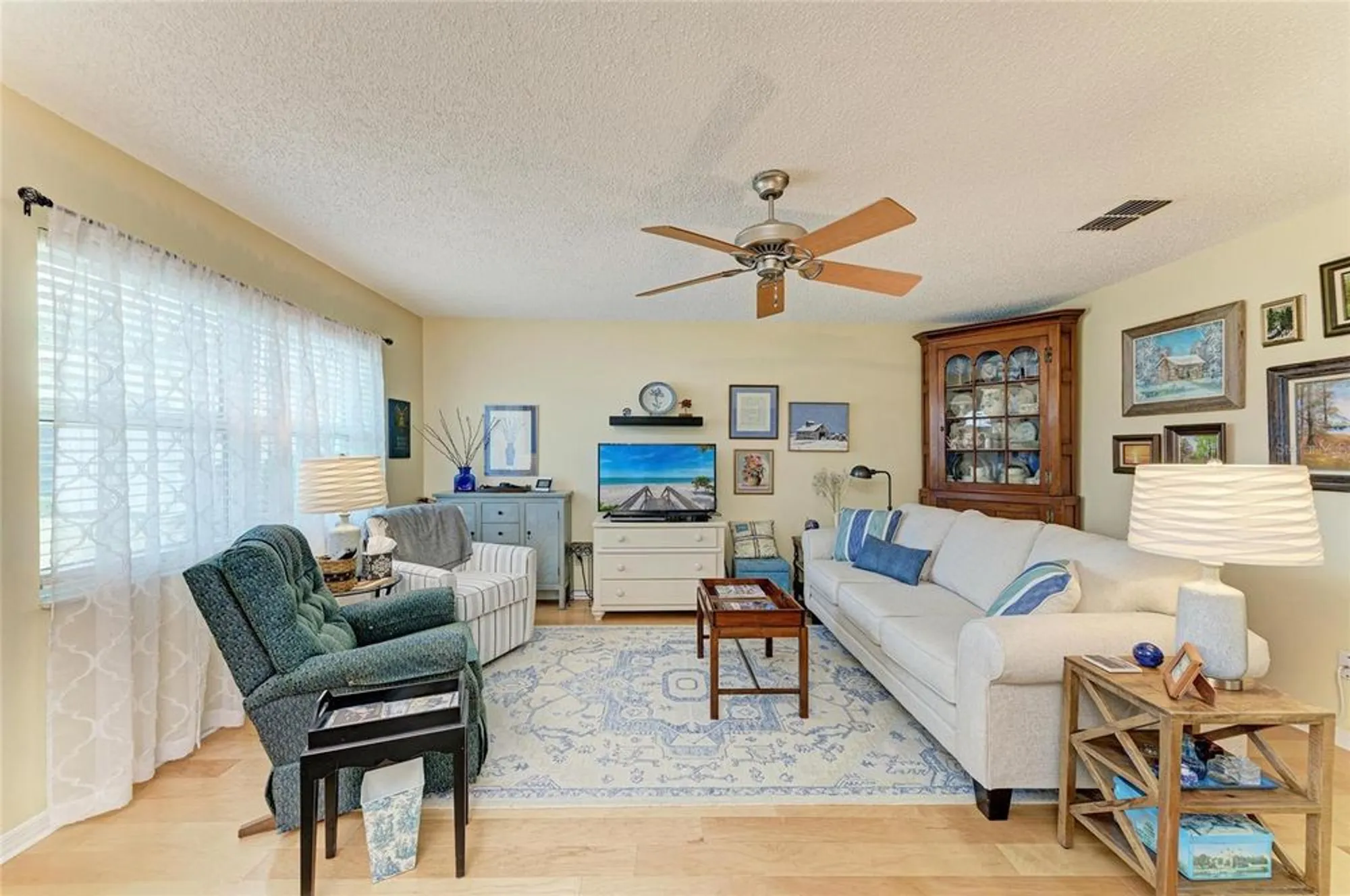 Property Slideshow image 28 of 46 | 1906 canterbury ln 16, Sun City Center, FL, 33573