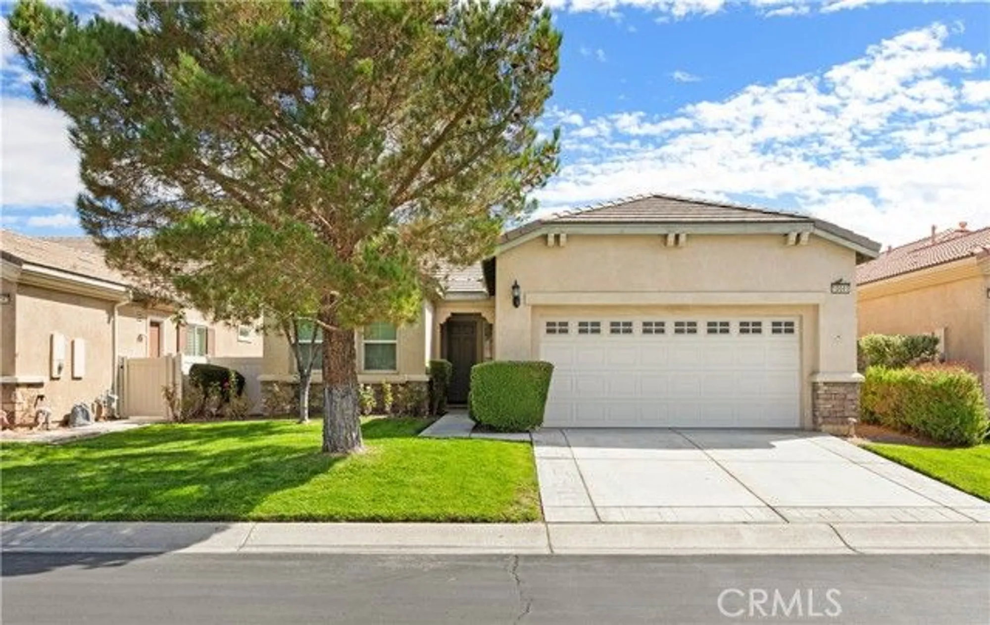 Property Slideshow image 1 of 37 | 10041 wilmington ln, Apple Valley, CA, 92308