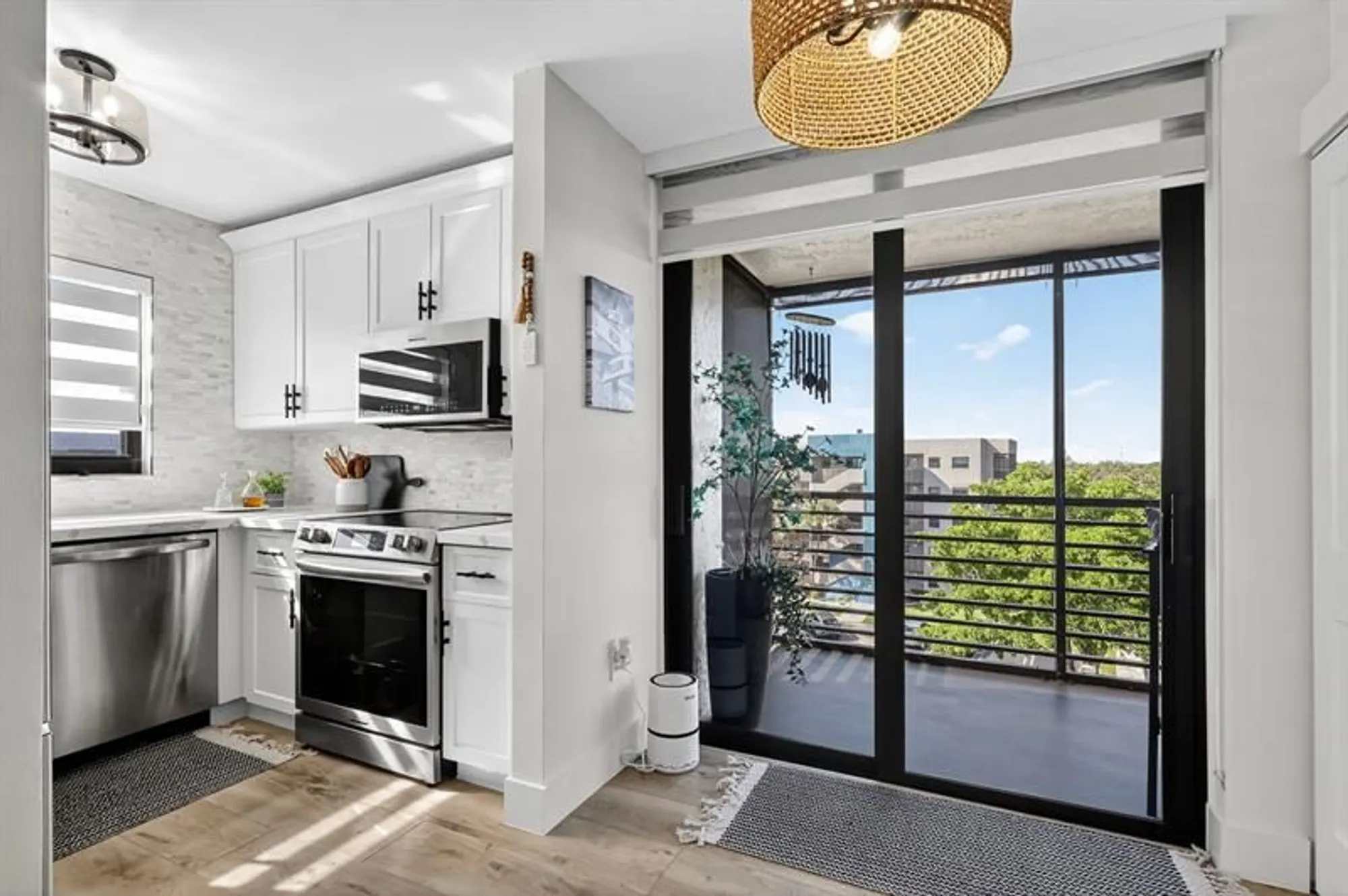 Property Slideshow image 6 of 52 | 1000 colony point cir 501, Pembroke Pines, FL, 33026