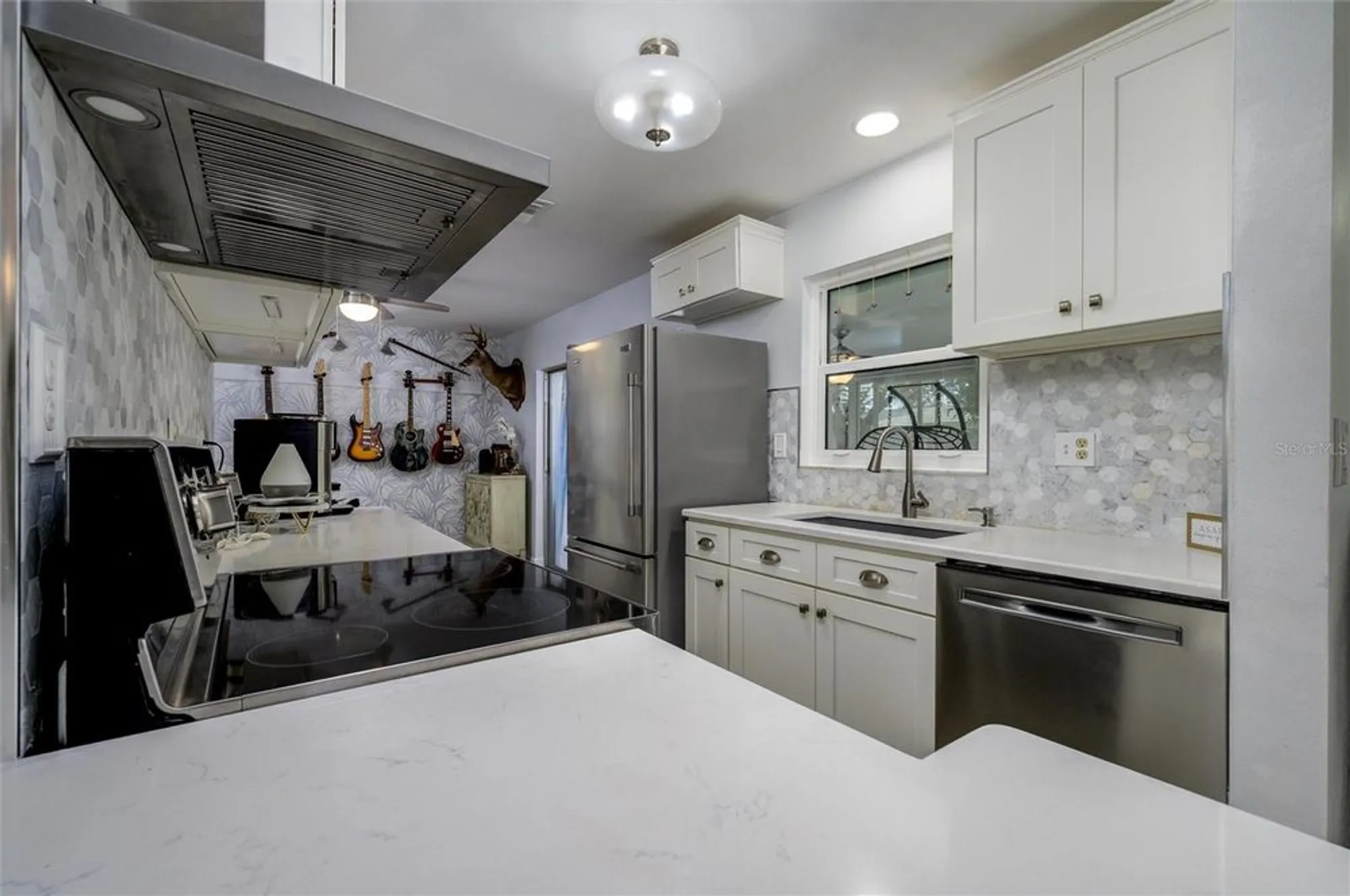 Property Slideshow image 9 of 34 | 1472 queen anne blvd, Palm Harbor, FL, 34684