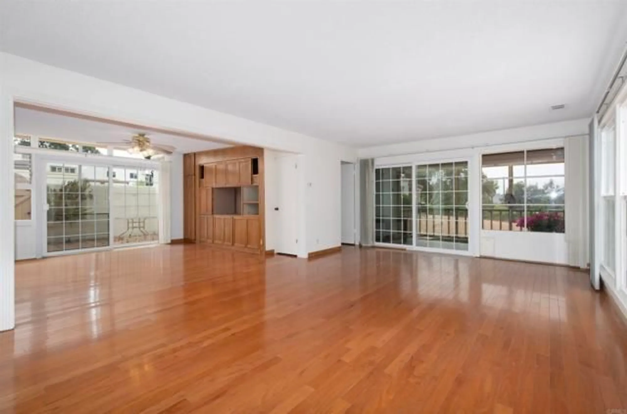 Property Slideshow image 9 of 32 | 3621 vista campana 11, Oceanside, CA, 92057